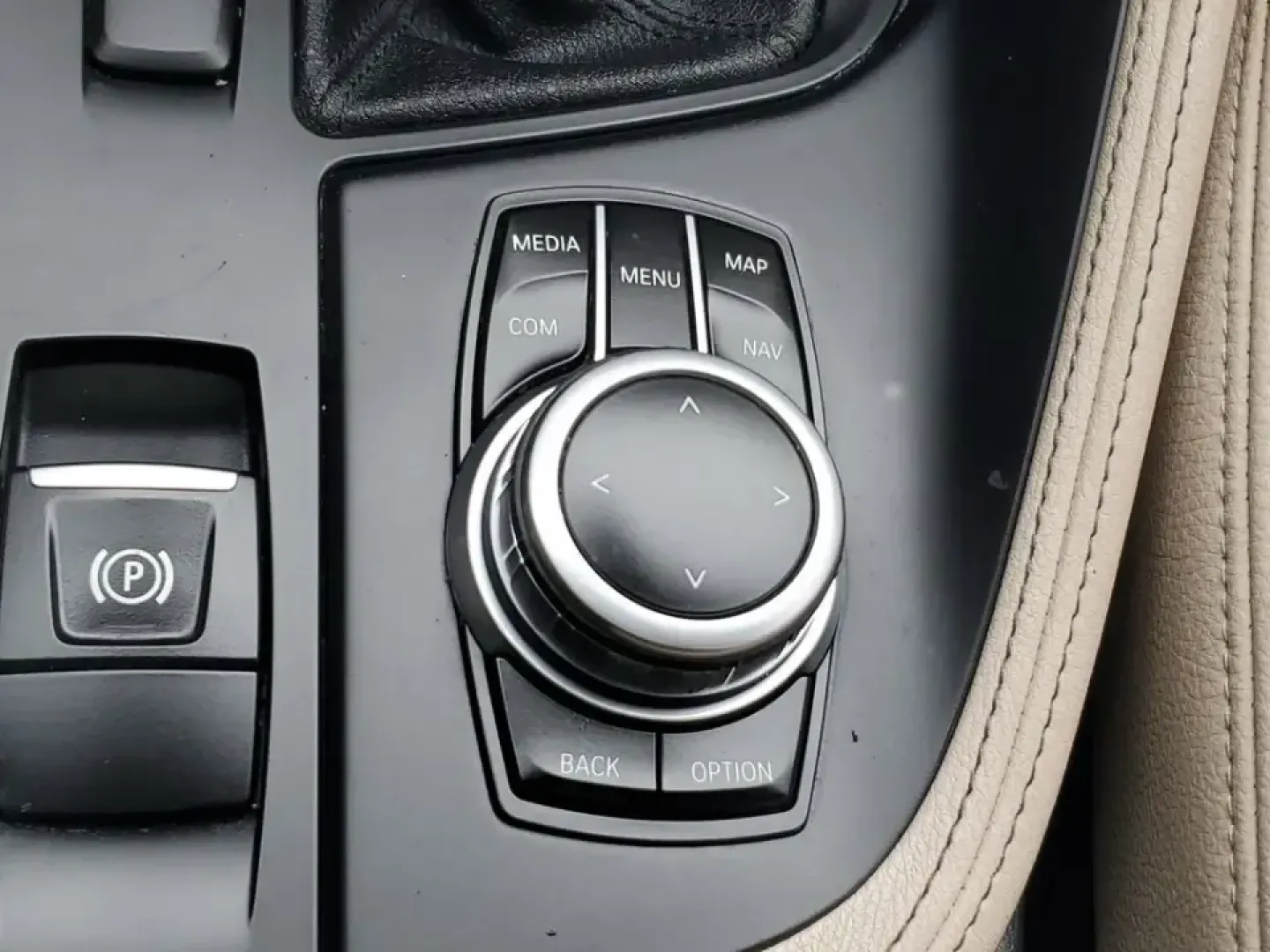 2021 /Oyster/Black BMW X1 sDrive28i (WBXJG7C07M5) with an 4 Cyl, 2.0L engine, 8-speed automatic transmission, located at 6064 Gull Rd, Kalamazoo, MI, 49048, (269) 222-0088, 42.328388, -85.512924 - Whether you're commuting daily between Kalamazoo and Portage, planning weekend getaways to South Haven, or simply want a premium SUV that's easy to park downtown near the Kalamazoo Mall, this 2021 BMW X1 sDrive28i is built for real life. It blends BMW performance with practical cargo space and moder - Photo#30