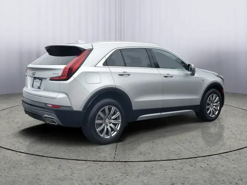 2022 /Jet Black Cadillac XT4 FWD Premium Luxury (1GYFZCR47NF) with an 4 Cyl, 2.0L engine, 9-speed automatic transmission, located at 6064 Gull Rd, Kalamazoo, MI, 49048, (269) 222-0088, 42.328388, -85.512924 - For commuters who want premium comfort without giving up practicality, this 2022 Cadillac XT4 Premium Luxury is the kind of SUV that makes everyday life feel like an upgrade-whether you're cruising down Gull Road to work, running errands near Downtown Kalamazoo, or packing up for a weekend escape to - Photo#3