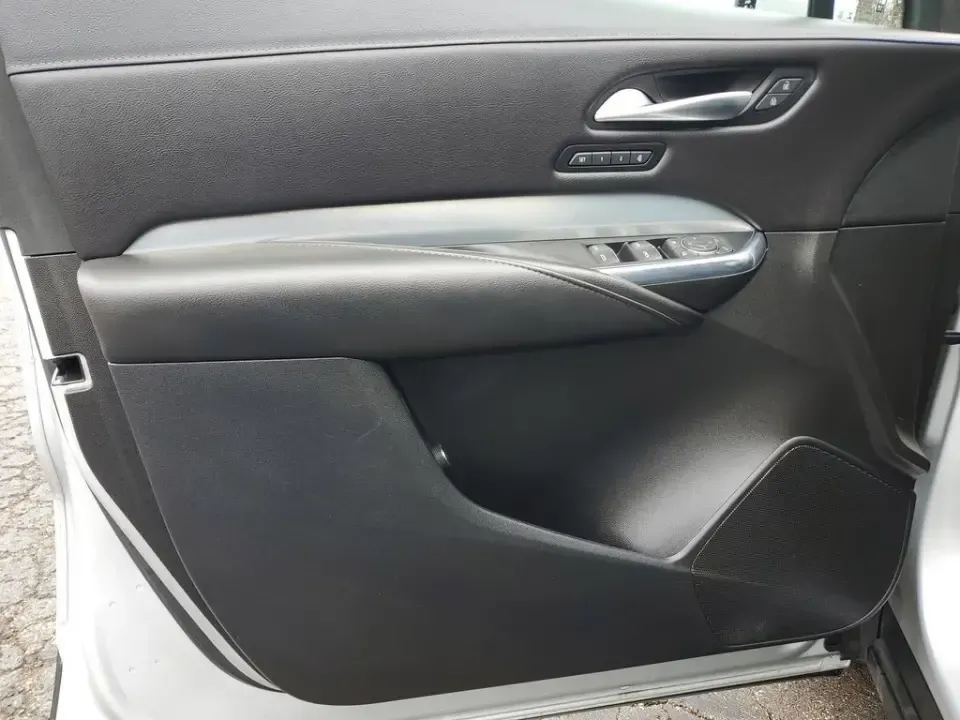 2022 /Jet Black Cadillac XT4 FWD Premium Luxury (1GYFZCR47NF) with an 4 Cyl, 2.0L engine, 9-speed automatic transmission, located at 6064 Gull Rd, Kalamazoo, MI, 49048, (269) 222-0088, 42.328388, -85.512924 - For commuters who want premium comfort without giving up practicality, this 2022 Cadillac XT4 Premium Luxury is the kind of SUV that makes everyday life feel like an upgrade-whether you're cruising down Gull Road to work, running errands near Downtown Kalamazoo, or packing up for a weekend escape to - Photo#11