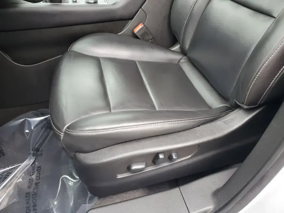 2022 /Jet Black Cadillac XT4 FWD Premium Luxury (1GYFZCR47NF) with an 4 Cyl, 2.0L engine, 9-speed automatic transmission, located at 6064 Gull Rd, Kalamazoo, MI, 49048, (269) 222-0088, 42.328388, -85.512924 - For commuters who want premium comfort without giving up practicality, this 2022 Cadillac XT4 Premium Luxury is the kind of SUV that makes everyday life feel like an upgrade-whether you're cruising down Gull Road to work, running errands near Downtown Kalamazoo, or packing up for a weekend escape to - Photo#13