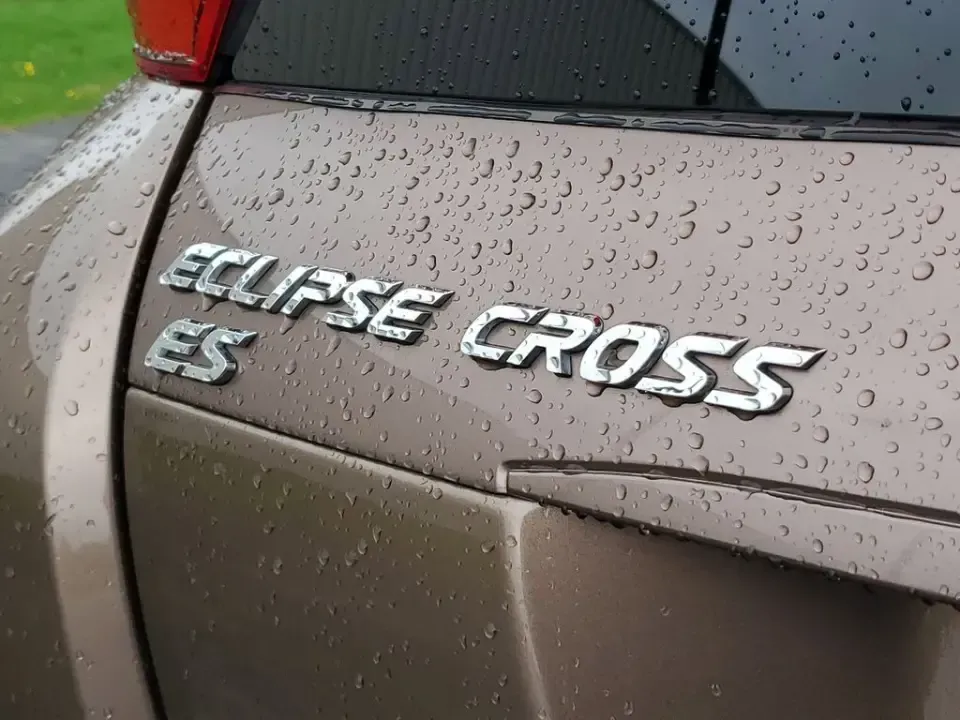 2020 /Black Mitsubishi Eclipse Cross ES (JA4AT3AA4LZ) with an 4 Cyl, 1.5L engine, 8-speed CVT transmission, located at 6064 Gull Rd, Kalamazoo, MI, 49048, (269) 222-0088, 42.328388, -85.512924 - Whether you're a Kalamazoo commuter battling unpredictable Michigan weather, a weekend adventurer heading out toward Gull Lake, or a growing household that needs one SUV to do it all, this 2020 Mitsubishi Eclipse Cross ES AWD is built for real life. With confident traction, smart safety tech, and ev - Photo#5