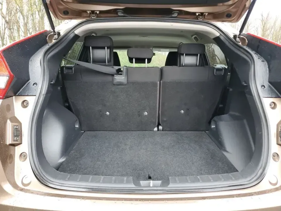 2020 /Black Mitsubishi Eclipse Cross ES (JA4AT3AA4LZ) with an 4 Cyl, 1.5L engine, 8-speed CVT transmission, located at 6064 Gull Rd, Kalamazoo, MI, 49048, (269) 222-0088, 42.328388, -85.512924 - Whether you're a Kalamazoo commuter battling unpredictable Michigan weather, a weekend adventurer heading out toward Gull Lake, or a growing household that needs one SUV to do it all, this 2020 Mitsubishi Eclipse Cross ES AWD is built for real life. With confident traction, smart safety tech, and ev - Photo#6