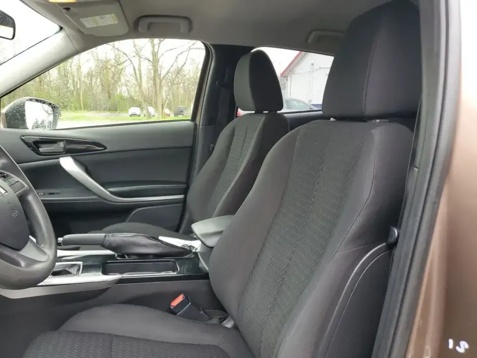 2020 /Black Mitsubishi Eclipse Cross ES (JA4AT3AA4LZ) with an 4 Cyl, 1.5L engine, 8-speed CVT transmission, located at 6064 Gull Rd, Kalamazoo, MI, 49048, (269) 222-0088, 42.328388, -85.512924 - Whether you're a Kalamazoo commuter battling unpredictable Michigan weather, a weekend adventurer heading out toward Gull Lake, or a growing household that needs one SUV to do it all, this 2020 Mitsubishi Eclipse Cross ES AWD is built for real life. With confident traction, smart safety tech, and ev - Photo#12