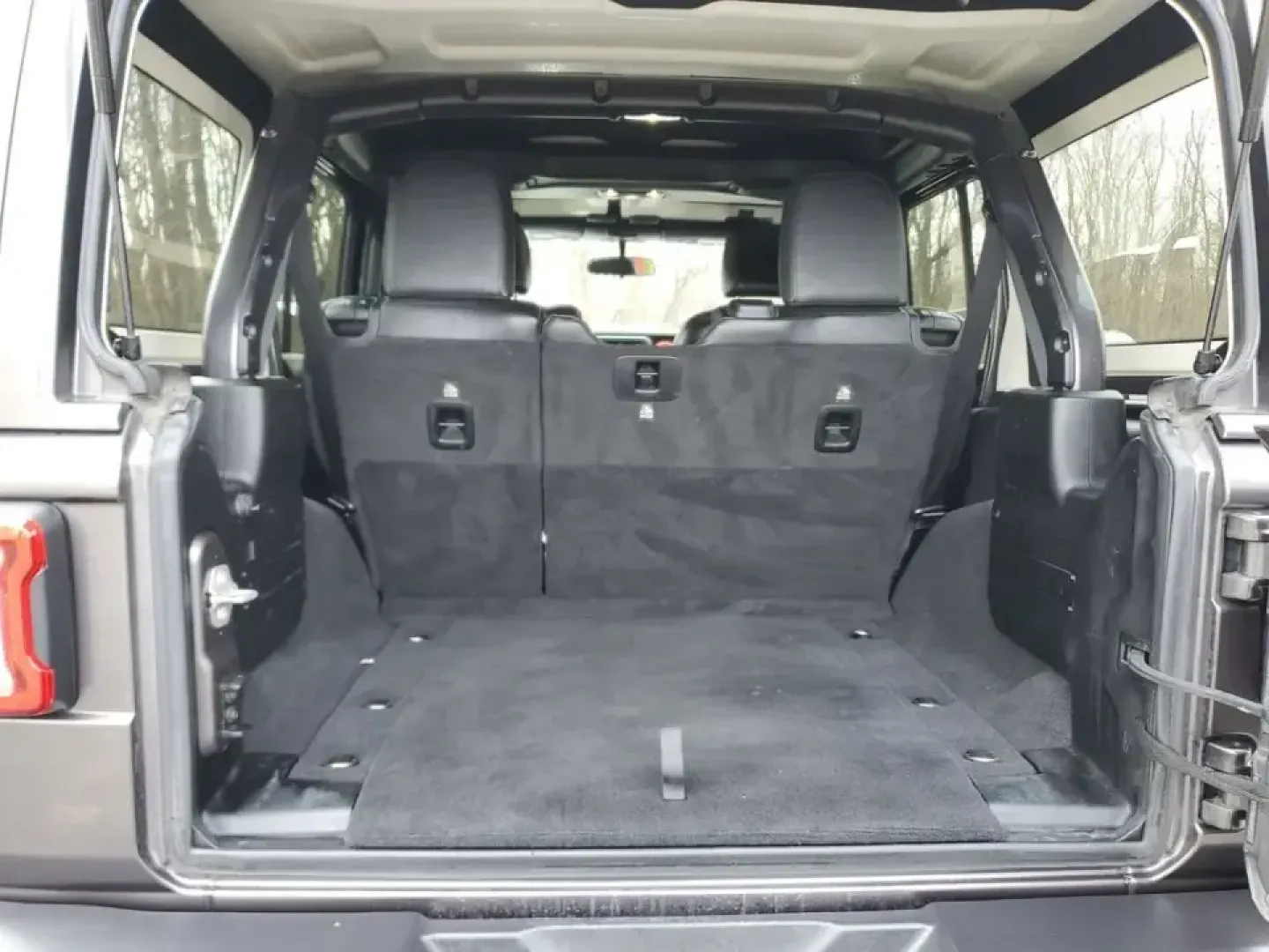 2021 /Black Jeep Wrangler Unlimited Rubicon (1C4HJXFN3MW) with an 4 Cyl, 2.0L engine, 8-speed automatic transmission, located at 6064 Gull Rd, Kalamazoo, MI, 49048, (269) 222-0088, 42.328388, -85.512924 - Whether your idea of a perfect weekend is a muddy two-track in the woods, a sunset cruise to Lake Michigan, or a snow-dusted commute across town, this 2021 Jeep Wrangler Unlimited Rubicon is built for the lifestyle that refuses to stay on pavement. With legendary Jeep capability, smart tech for ever - Photo#7