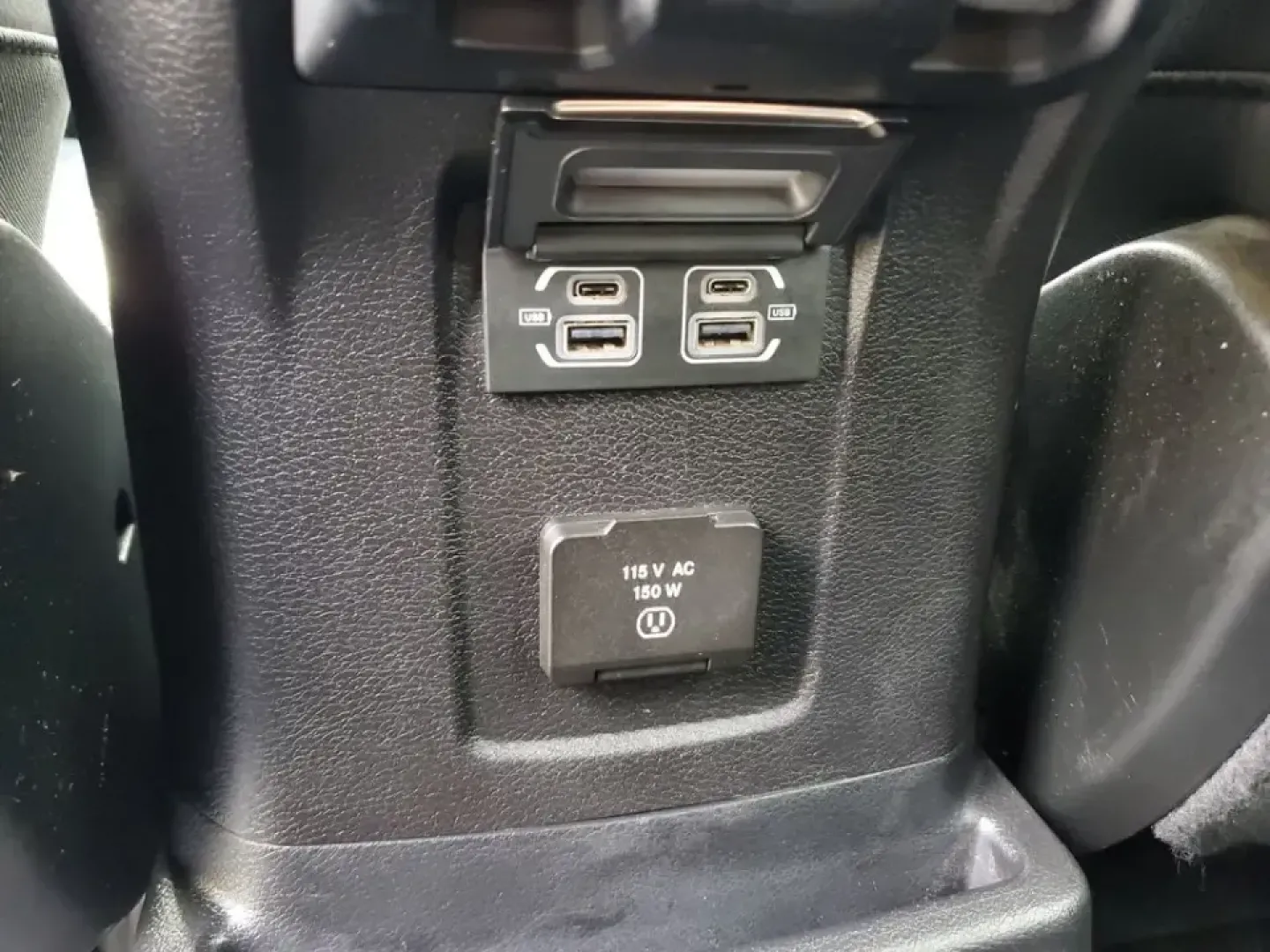 2021 /Black Jeep Wrangler Unlimited Rubicon (1C4HJXFN3MW) with an 4 Cyl, 2.0L engine, 8-speed automatic transmission, located at 6064 Gull Rd, Kalamazoo, MI, 49048, (269) 222-0088, 42.328388, -85.512924 - Whether your idea of a perfect weekend is a muddy two-track in the woods, a sunset cruise to Lake Michigan, or a snow-dusted commute across town, this 2021 Jeep Wrangler Unlimited Rubicon is built for the lifestyle that refuses to stay on pavement. With legendary Jeep capability, smart tech for ever - Photo#10