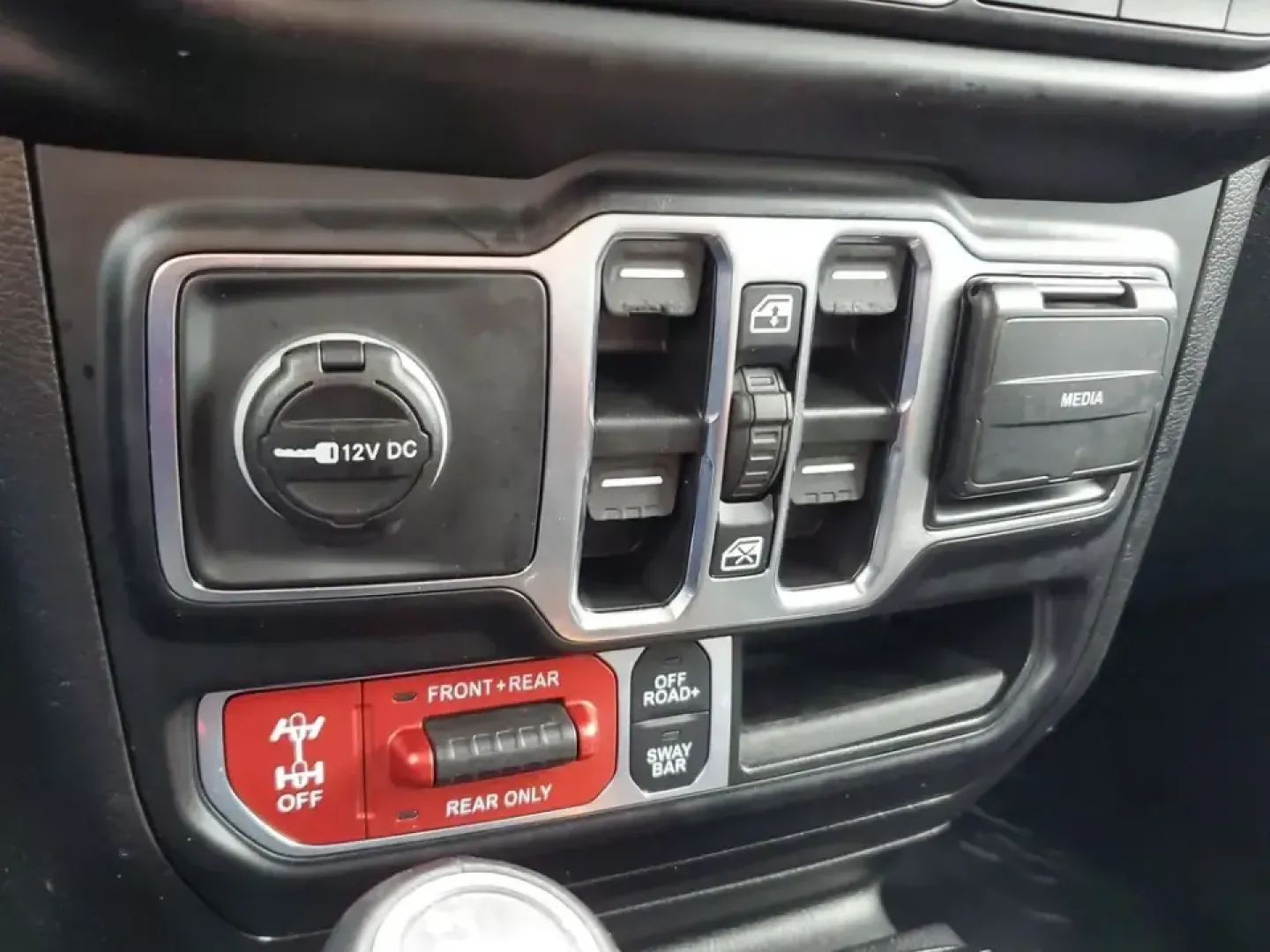 2021 /Black Jeep Wrangler Unlimited Rubicon (1C4HJXFN3MW) with an 4 Cyl, 2.0L engine, 8-speed automatic transmission, located at 6064 Gull Rd, Kalamazoo, MI, 49048, (269) 222-0088, 42.328388, -85.512924 - Whether your idea of a perfect weekend is a muddy two-track in the woods, a sunset cruise to Lake Michigan, or a snow-dusted commute across town, this 2021 Jeep Wrangler Unlimited Rubicon is built for the lifestyle that refuses to stay on pavement. With legendary Jeep capability, smart tech for ever - Photo#23