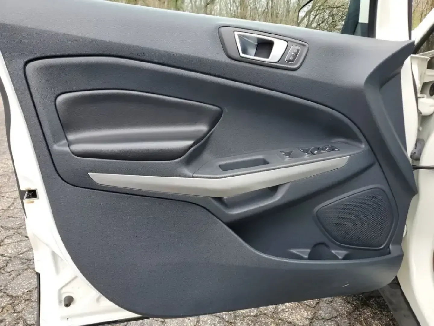 2020 /Ebony Black Ford Ecosport Titanium (MAJ6S3KL1LC) with an 4 Cyl, 2.0L engine, 6-speed automatic transmission, located at 6064 Gull Rd, Kalamazoo, MI, 49048, (269) 222-0088, 42.328388, -85.512924 - Whether your week is packed with long commutes down Gull Road, quick school drop-offs near Comstock, or spontaneous weekend escapes to the Kalamazoo River Valley Trail, this 2020 Ford EcoSport Titanium 4WD is built for real-life flexibility. It's the kind of compact SUV that fits easily into downtow - Photo#11