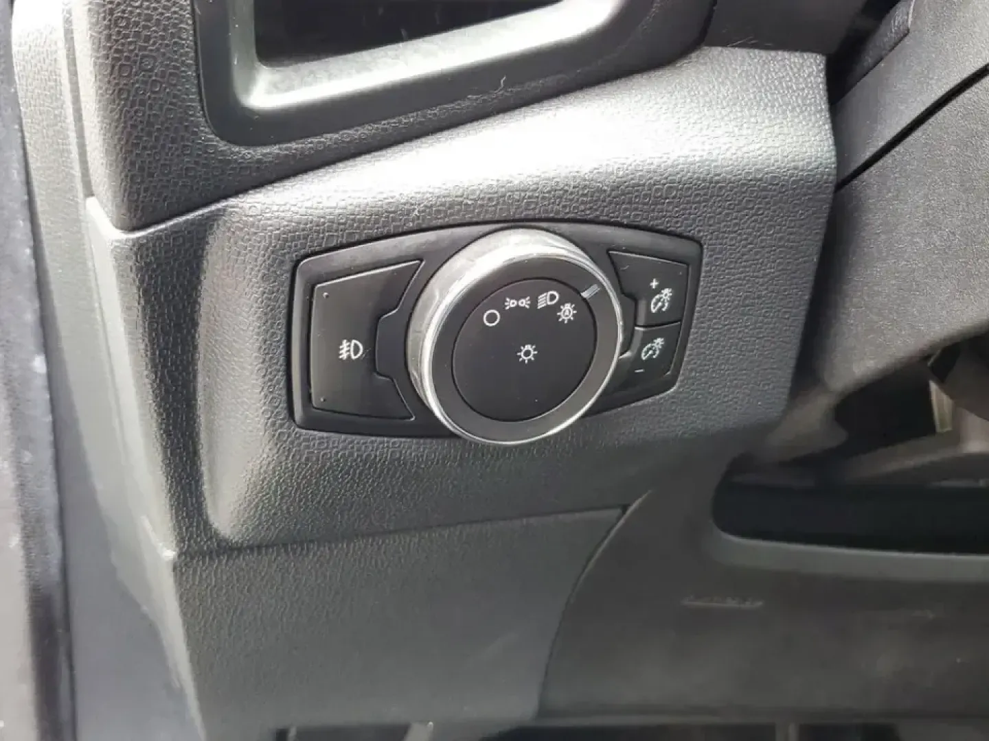 2020 /Ebony Black Ford Ecosport Titanium (MAJ6S3KL1LC) with an 4 Cyl, 2.0L engine, 6-speed automatic transmission, located at 6064 Gull Rd, Kalamazoo, MI, 49048, (269) 222-0088, 42.328388, -85.512924 - Whether your week is packed with long commutes down Gull Road, quick school drop-offs near Comstock, or spontaneous weekend escapes to the Kalamazoo River Valley Trail, this 2020 Ford EcoSport Titanium 4WD is built for real-life flexibility. It's the kind of compact SUV that fits easily into downtow - Photo#17