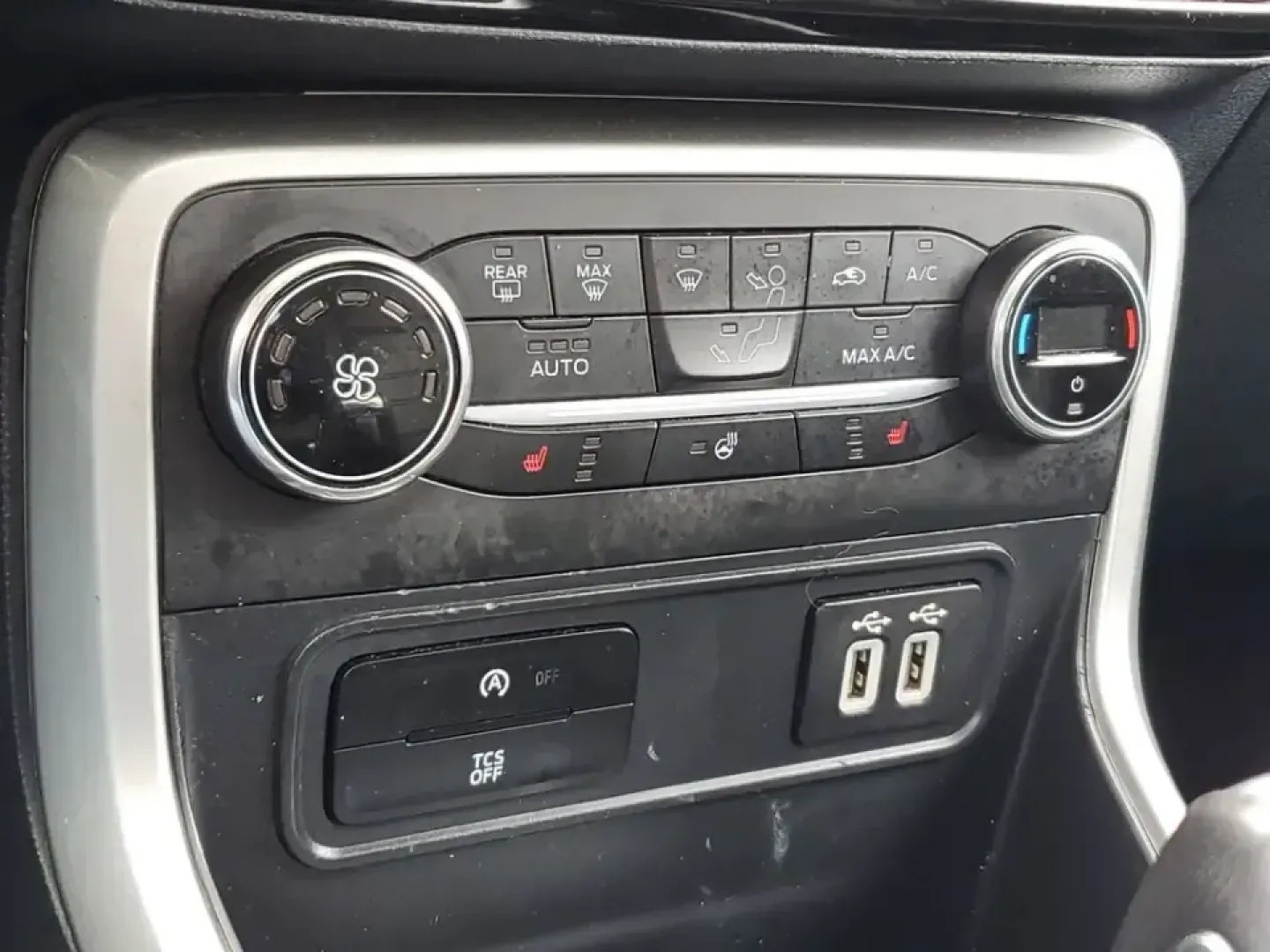 2020 /Ebony Black Ford Ecosport Titanium (MAJ6S3KL1LC) with an 4 Cyl, 2.0L engine, 6-speed automatic transmission, located at 6064 Gull Rd, Kalamazoo, MI, 49048, (269) 222-0088, 42.328388, -85.512924 - Whether your week is packed with long commutes down Gull Road, quick school drop-offs near Comstock, or spontaneous weekend escapes to the Kalamazoo River Valley Trail, this 2020 Ford EcoSport Titanium 4WD is built for real-life flexibility. It's the kind of compact SUV that fits easily into downtow - Photo#25