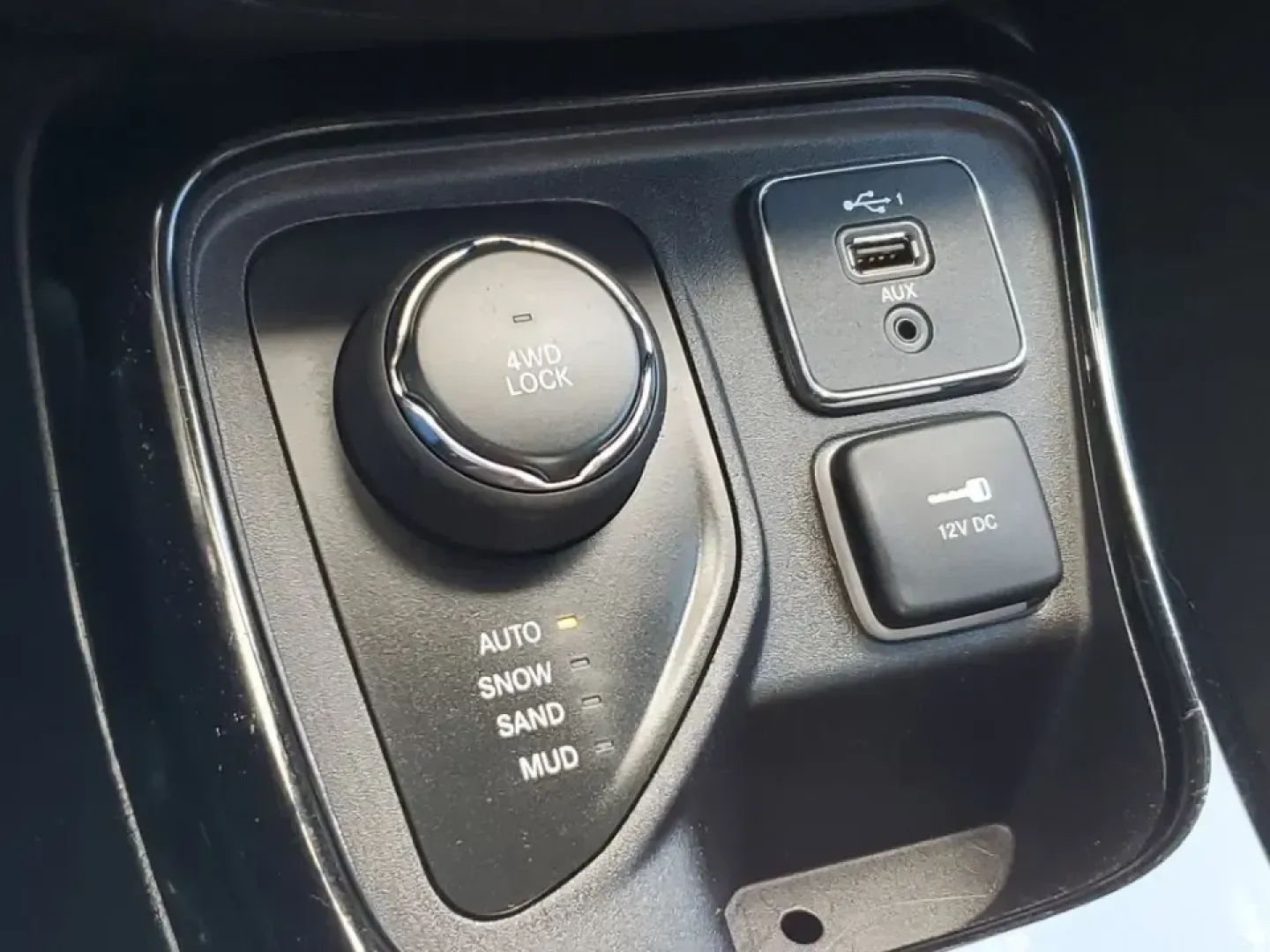 2019 /Black Jeep Compass Limited (3C4NJDCB1KT) with an 4 Cyl, 2.4L engine, 9-speed automatic transmission, located at 6064 Gull Rd, Kalamazoo, MI, 49048, (269) 222-0088, 42.328388, -85.512924 - Whether your weekends include a quick escape to the lakes, a snowy commute across town, or packing up for a family road trip, this 2019 Jeep Compass Limited 4WD is built for the Kalamazoo lifestyle-comfortable for everyday errands and confident when Michigan weather turns unpredictable. Finished in - Photo#25