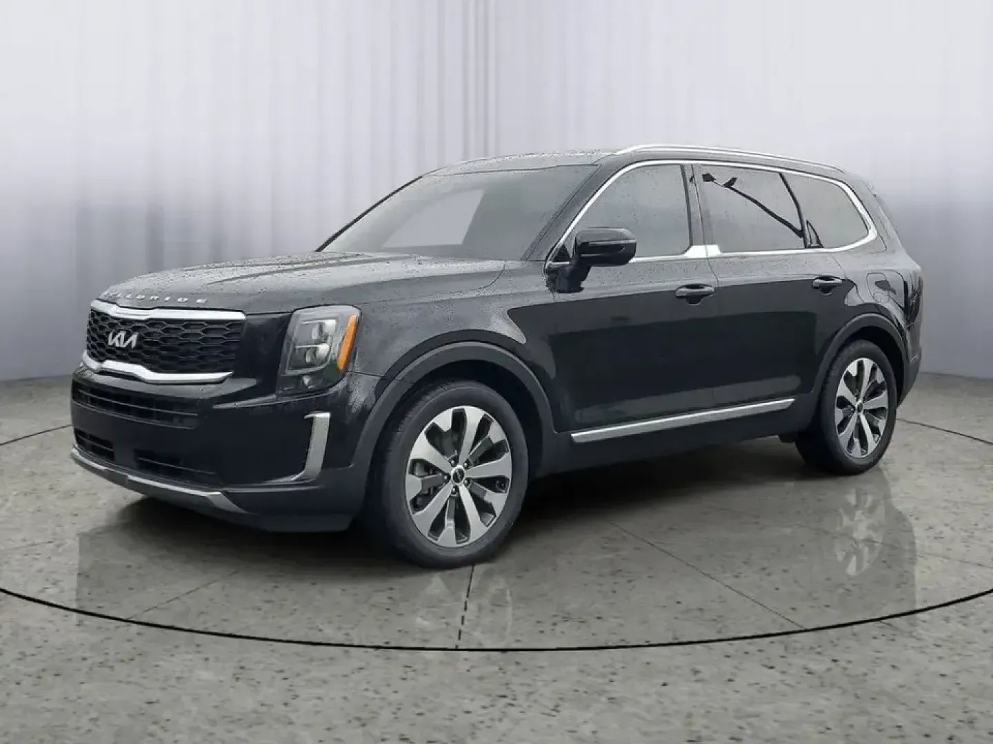 2022 /Black Kia Telluride EX (5XYP34HC3NG) with an V6, 3.8L engine, 8-speed automatic transmission, located at 6064 Gull Rd, Kalamazoo, MI, 49048, (269) 222-0088, 42.328388, -85.512924 - Picture the next Lake Michigan weekend, a kids' sports tournament run, or a smooth daily commute down Gull Road-all in one SUV that feels upscale, confident, and ready for real life. This 2022 Kia Telluride EX in Ebony Black is built for drivers who want three-row versatility without giving up comfo - Photo#1