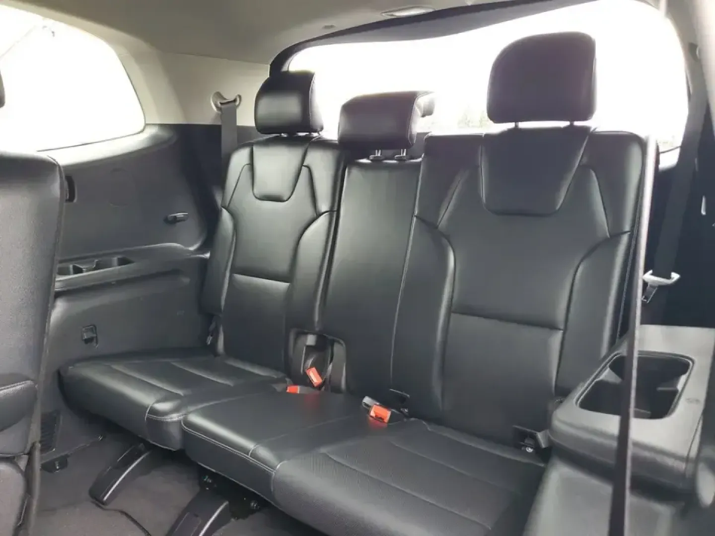 2022 /Black Kia Telluride EX (5XYP34HC3NG) with an V6, 3.8L engine, 8-speed automatic transmission, located at 6064 Gull Rd, Kalamazoo, MI, 49048, (269) 222-0088, 42.328388, -85.512924 - Picture the next Lake Michigan weekend, a kids' sports tournament run, or a smooth daily commute down Gull Road-all in one SUV that feels upscale, confident, and ready for real life. This 2022 Kia Telluride EX in Ebony Black is built for drivers who want three-row versatility without giving up comfo - Photo#7
