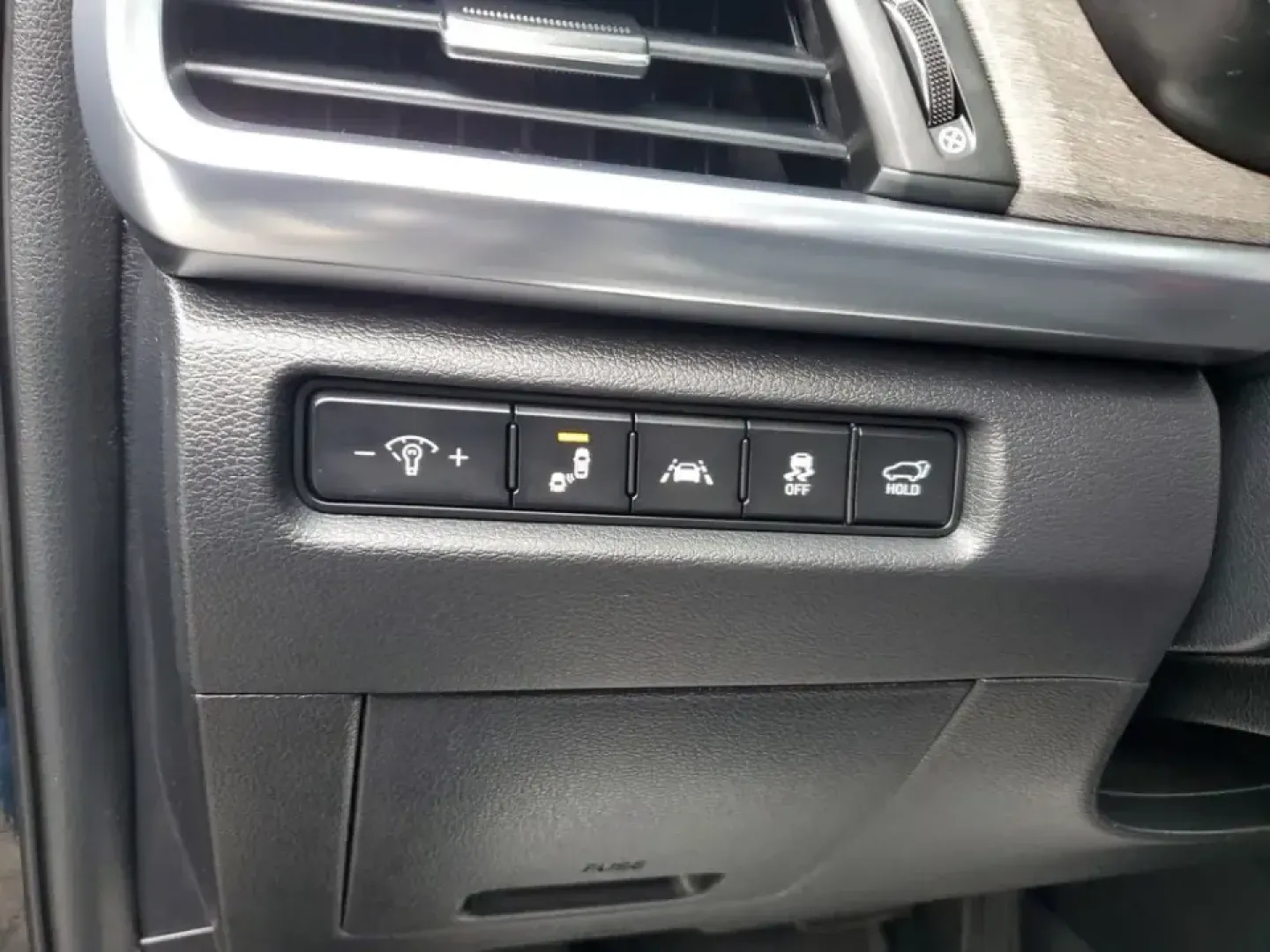 2022 /Black Kia Telluride EX (5XYP34HC3NG) with an V6, 3.8L engine, 8-speed automatic transmission, located at 6064 Gull Rd, Kalamazoo, MI, 49048, (269) 222-0088, 42.328388, -85.512924 - Picture the next Lake Michigan weekend, a kids' sports tournament run, or a smooth daily commute down Gull Road-all in one SUV that feels upscale, confident, and ready for real life. This 2022 Kia Telluride EX in Ebony Black is built for drivers who want three-row versatility without giving up comfo - Photo#17