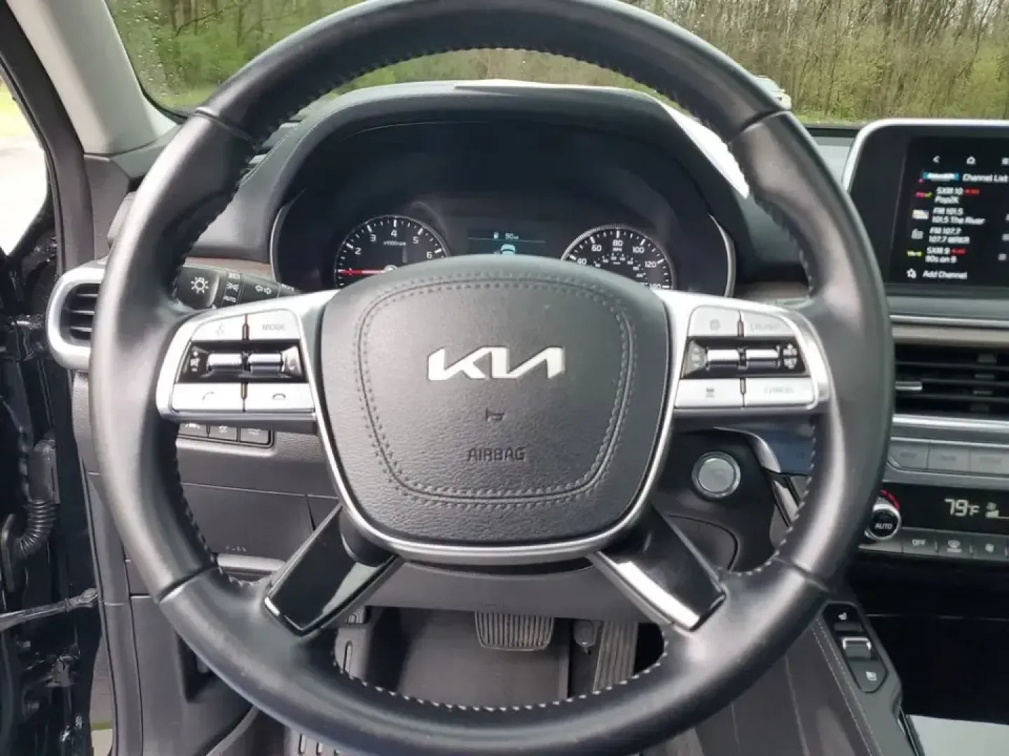 2022 /Black Kia Telluride EX (5XYP34HC3NG) with an V6, 3.8L engine, 8-speed automatic transmission, located at 6064 Gull Rd, Kalamazoo, MI, 49048, (269) 222-0088, 42.328388, -85.512924 - Picture the next Lake Michigan weekend, a kids' sports tournament run, or a smooth daily commute down Gull Road-all in one SUV that feels upscale, confident, and ready for real life. This 2022 Kia Telluride EX in Ebony Black is built for drivers who want three-row versatility without giving up comfo - Photo#18