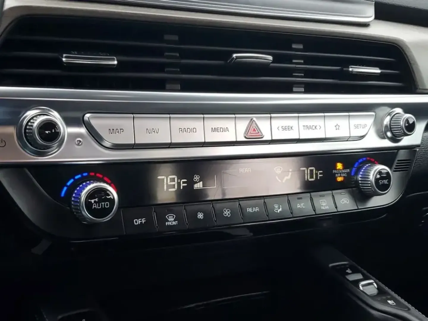 2022 /Black Kia Telluride EX (5XYP34HC3NG) with an V6, 3.8L engine, 8-speed automatic transmission, located at 6064 Gull Rd, Kalamazoo, MI, 49048, (269) 222-0088, 42.328388, -85.512924 - Picture the next Lake Michigan weekend, a kids' sports tournament run, or a smooth daily commute down Gull Road-all in one SUV that feels upscale, confident, and ready for real life. This 2022 Kia Telluride EX in Ebony Black is built for drivers who want three-row versatility without giving up comfo - Photo#24