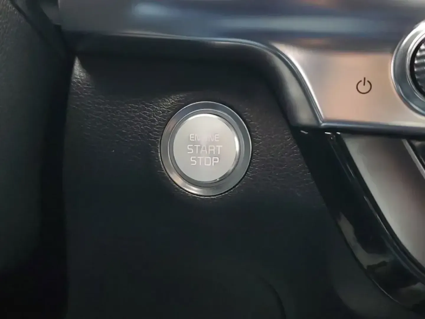2022 /Black Kia Telluride EX (5XYP34HC3NG) with an V6, 3.8L engine, 8-speed automatic transmission, located at 6064 Gull Rd, Kalamazoo, MI, 49048, (269) 222-0088, 42.328388, -85.512924 - Picture the next Lake Michigan weekend, a kids' sports tournament run, or a smooth daily commute down Gull Road-all in one SUV that feels upscale, confident, and ready for real life. This 2022 Kia Telluride EX in Ebony Black is built for drivers who want three-row versatility without giving up comfo - Photo#27