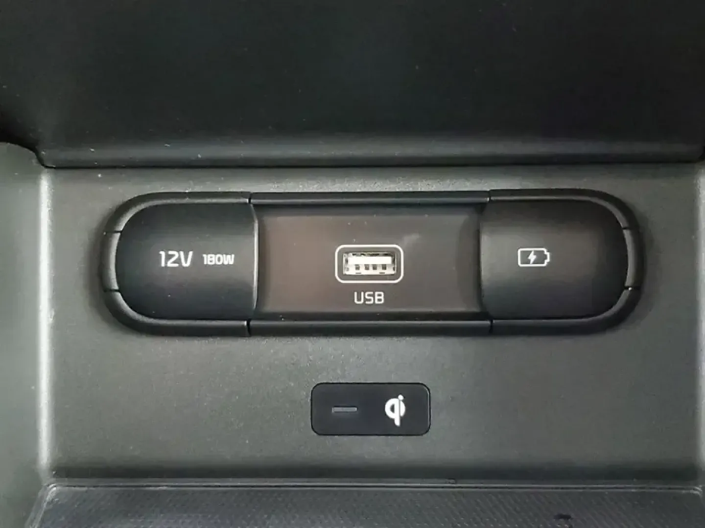 2022 /Black Kia Telluride EX (5XYP34HC3NG) with an V6, 3.8L engine, 8-speed automatic transmission, located at 6064 Gull Rd, Kalamazoo, MI, 49048, (269) 222-0088, 42.328388, -85.512924 - Picture the next Lake Michigan weekend, a kids' sports tournament run, or a smooth daily commute down Gull Road-all in one SUV that feels upscale, confident, and ready for real life. This 2022 Kia Telluride EX in Ebony Black is built for drivers who want three-row versatility without giving up comfo - Photo#29