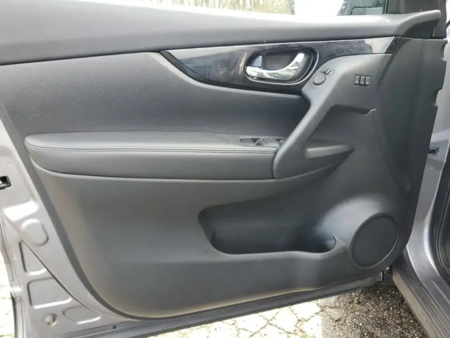 2022 /Charcoal Nissan Rogue SV (JN1BJ1BW8NW) with an 4 Cyl, 2.0L engine, CVT transmission, located at 6064 Gull Rd, Kalamazoo, MI, 49048, (269) 222-0088, 42.328388, -85.512924 - Whether your weeks are packed with long commutes up and down I-94, school drop-offs in Milwood, or spontaneous weekend escapes to Lake Michigan, this 2022 Nissan Rogue SV AWD is built to keep life moving comfortably and confidently. With its practical SUV layout, smart safety tech, and all-weather c - Photo#10