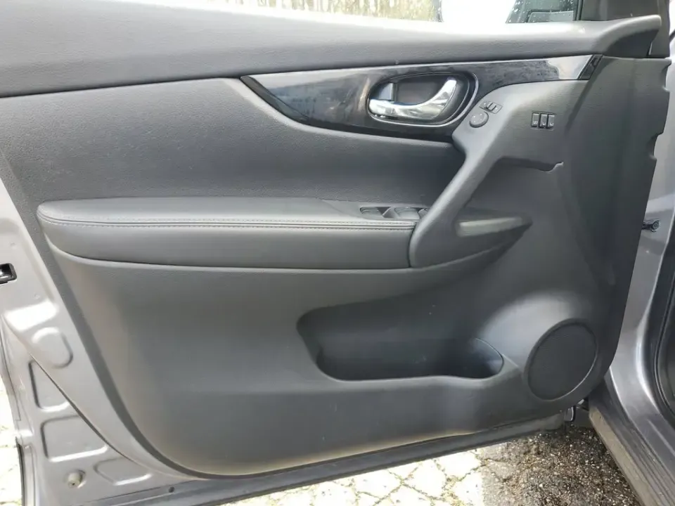 2022 /Charcoal Nissan Rogue SV (JN1BJ1BW8NW) with an 4 Cyl, 2.0L engine, CVT transmission, located at 6064 Gull Rd, Kalamazoo, MI, 49048, (269) 222-0088, 42.328388, -85.512924 - Whether your weeks are packed with long commutes up and down I-94, school drop-offs in Milwood, or spontaneous weekend escapes to Lake Michigan, this 2022 Nissan Rogue SV AWD is built to keep life moving comfortably and confidently. With its practical SUV layout, smart safety tech, and all-weather c - Photo#10