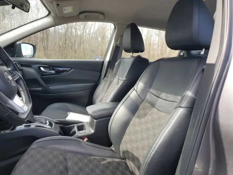 2022 /Charcoal Nissan Rogue SV (JN1BJ1BW8NW) with an 4 Cyl, 2.0L engine, CVT transmission, located at 6064 Gull Rd, Kalamazoo, MI, 49048, (269) 222-0088, 42.328388, -85.512924 - Whether your weeks are packed with long commutes up and down I-94, school drop-offs in Milwood, or spontaneous weekend escapes to Lake Michigan, this 2022 Nissan Rogue SV AWD is built to keep life moving comfortably and confidently. With its practical SUV layout, smart safety tech, and all-weather c - Photo#14