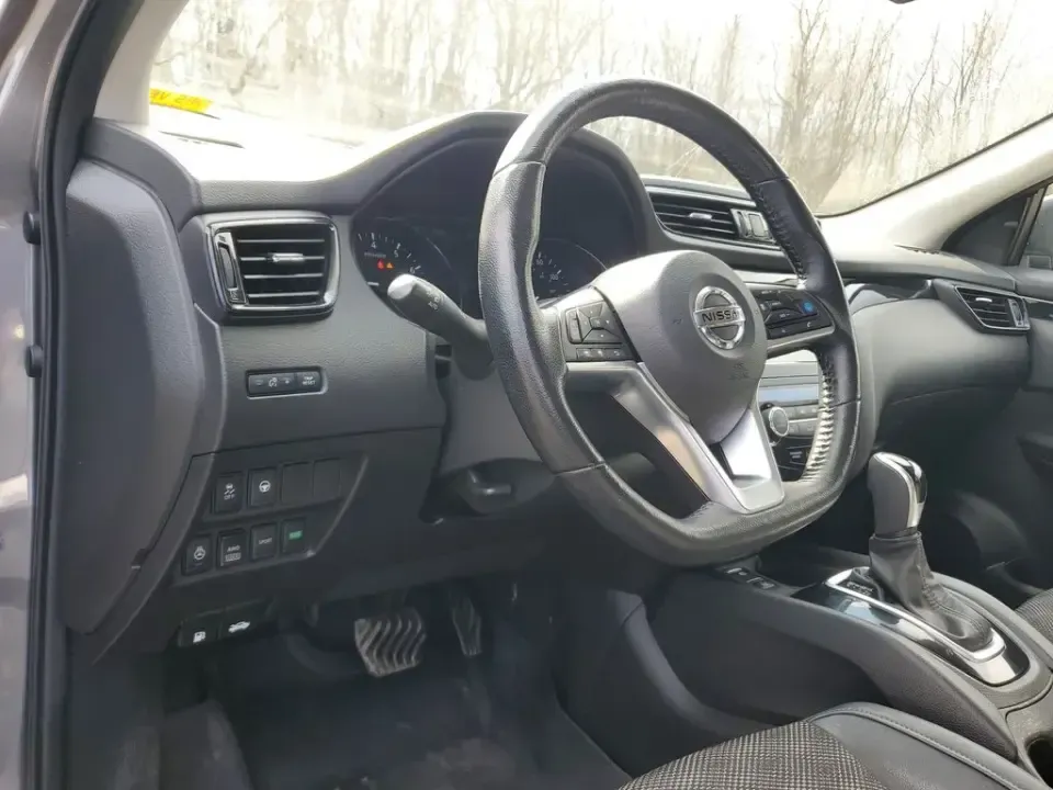 2022 /Charcoal Nissan Rogue SV (JN1BJ1BW8NW) with an 4 Cyl, 2.0L engine, CVT transmission, located at 6064 Gull Rd, Kalamazoo, MI, 49048, (269) 222-0088, 42.328388, -85.512924 - Whether your weeks are packed with long commutes up and down I-94, school drop-offs in Milwood, or spontaneous weekend escapes to Lake Michigan, this 2022 Nissan Rogue SV AWD is built to keep life moving comfortably and confidently. With its practical SUV layout, smart safety tech, and all-weather c - Photo#15