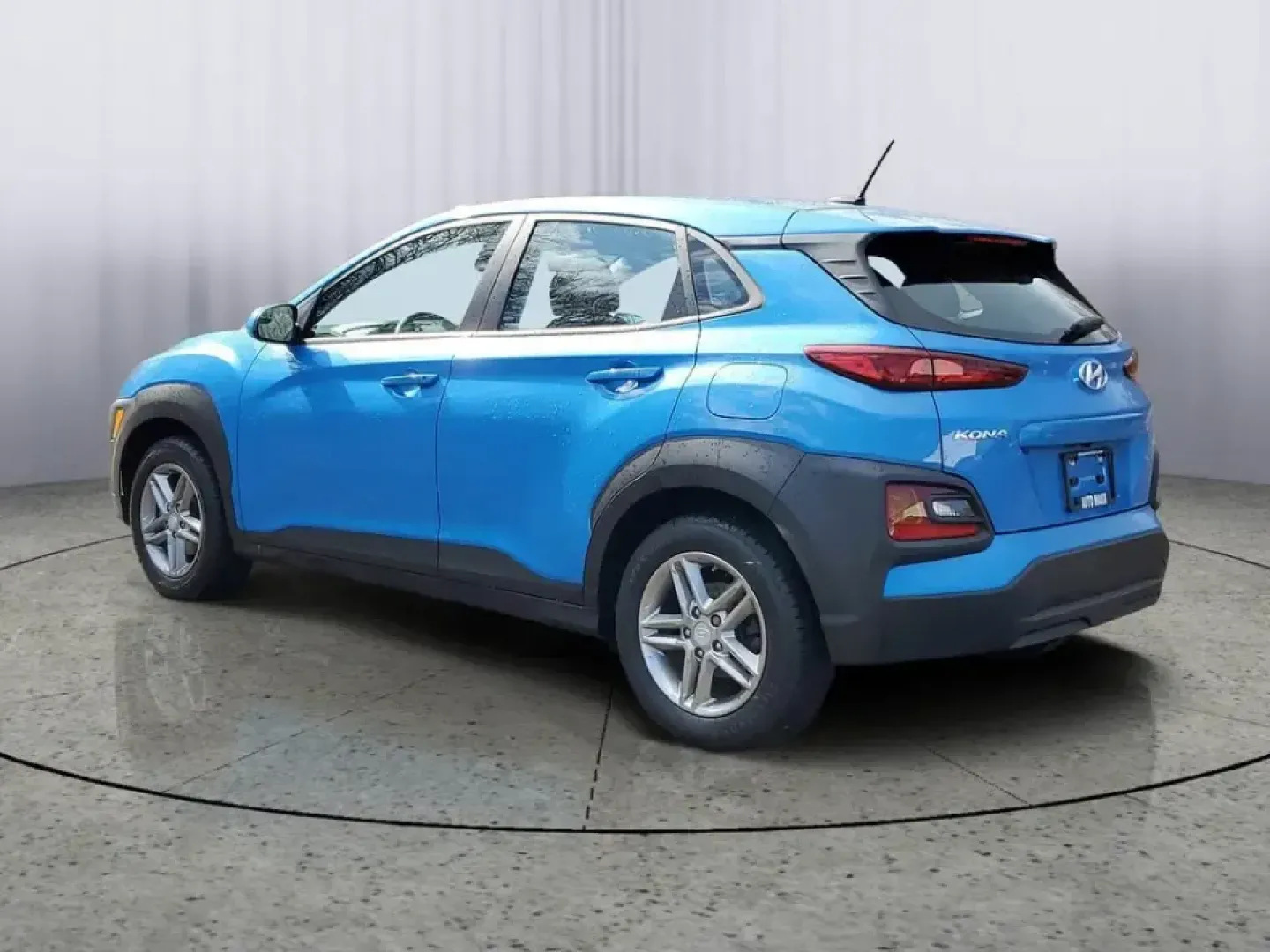 2021 Hyundai Kona SE (KM8K12AA9MU) with an 4 Cyl, 2.0L engine, Automatic transmission, located at 6064 Gull Rd, Kalamazoo, MI, 49048, (269) 222-0088, 42.328388, -85.512924 - For commuters who want easy parking downtown, weekend explorers headed to Lake Michigan, and growing families who need flexible cargo space, this 2021 Hyundai Kona SE is the kind of small SUV that fits real life in Kalamazoo. With its efficient size, confident road manners, and smart tech, it's read - Photo#2