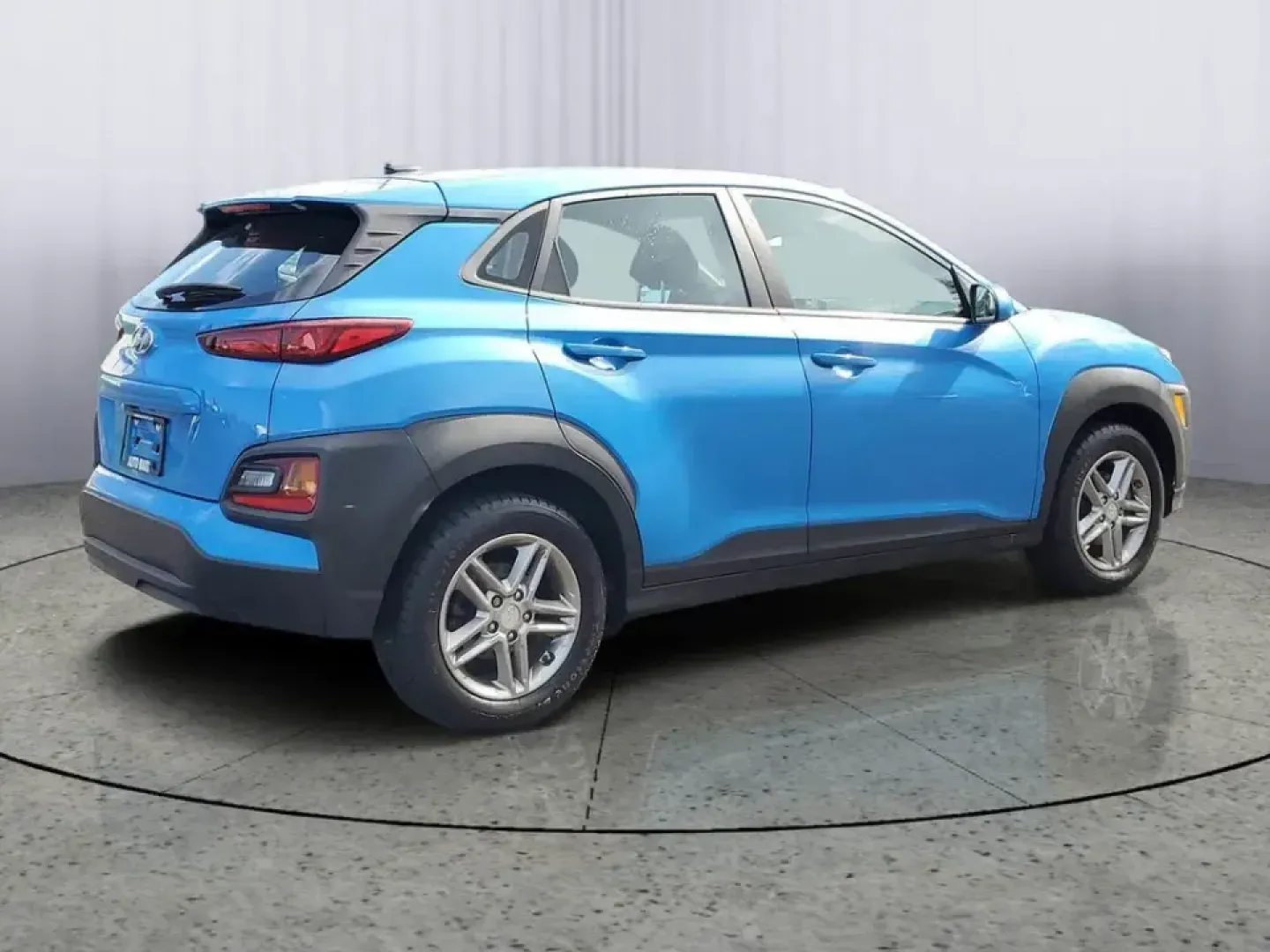 2021 Hyundai Kona SE (KM8K12AA9MU) with an 4 Cyl, 2.0L engine, Automatic transmission, located at 6064 Gull Rd, Kalamazoo, MI, 49048, (269) 222-0088, 42.328388, -85.512924 - For commuters who want easy parking downtown, weekend explorers headed to Lake Michigan, and growing families who need flexible cargo space, this 2021 Hyundai Kona SE is the kind of small SUV that fits real life in Kalamazoo. With its efficient size, confident road manners, and smart tech, it's read - Photo#3