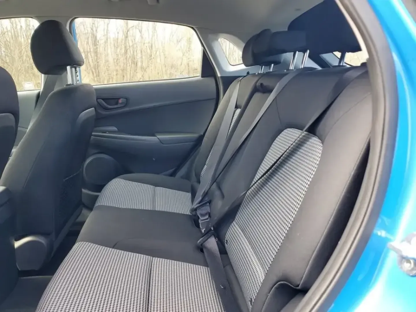 2021 Hyundai Kona SE (KM8K12AA9MU) with an 4 Cyl, 2.0L engine, Automatic transmission, located at 6064 Gull Rd, Kalamazoo, MI, 49048, (269) 222-0088, 42.328388, -85.512924 - For commuters who want easy parking downtown, weekend explorers headed to Lake Michigan, and growing families who need flexible cargo space, this 2021 Hyundai Kona SE is the kind of small SUV that fits real life in Kalamazoo. With its efficient size, confident road manners, and smart tech, it's read - Photo#7