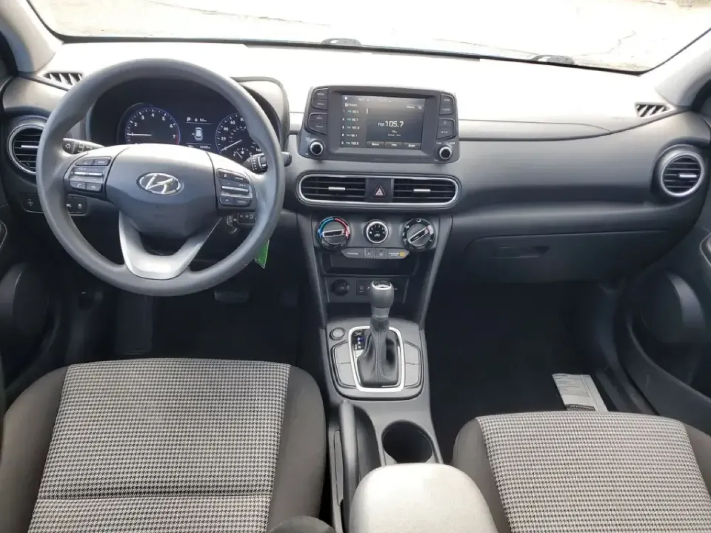 2021 Hyundai Kona SE (KM8K12AA9MU) with an 4 Cyl, 2.0L engine, Automatic transmission, located at 6064 Gull Rd, Kalamazoo, MI, 49048, (269) 222-0088, 42.328388, -85.512924 - For commuters who want easy parking downtown, weekend explorers headed to Lake Michigan, and growing families who need flexible cargo space, this 2021 Hyundai Kona SE is the kind of small SUV that fits real life in Kalamazoo. With its efficient size, confident road manners, and smart tech, it's read - Photo#8