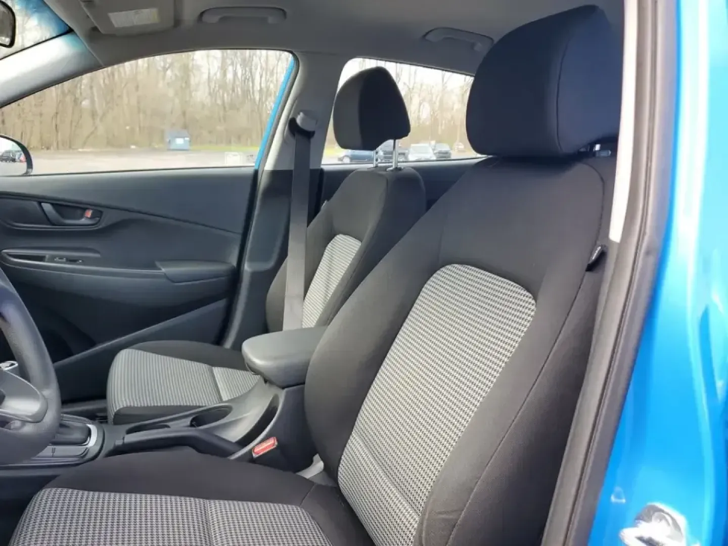2021 Hyundai Kona SE (KM8K12AA9MU) with an 4 Cyl, 2.0L engine, Automatic transmission, located at 6064 Gull Rd, Kalamazoo, MI, 49048, (269) 222-0088, 42.328388, -85.512924 - For commuters who want easy parking downtown, weekend explorers headed to Lake Michigan, and growing families who need flexible cargo space, this 2021 Hyundai Kona SE is the kind of small SUV that fits real life in Kalamazoo. With its efficient size, confident road manners, and smart tech, it's read - Photo#11
