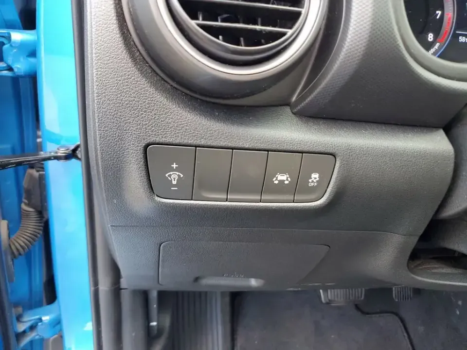 2021 Hyundai Kona SE (KM8K12AA9MU) with an 4 Cyl, 2.0L engine, Automatic transmission, located at 6064 Gull Rd, Kalamazoo, MI, 49048, (269) 222-0088, 42.328388, -85.512924 - For commuters who want easy parking downtown, weekend explorers headed to Lake Michigan, and growing families who need flexible cargo space, this 2021 Hyundai Kona SE is the kind of small SUV that fits real life in Kalamazoo. With its efficient size, confident road manners, and smart tech, it's read - Photo#13