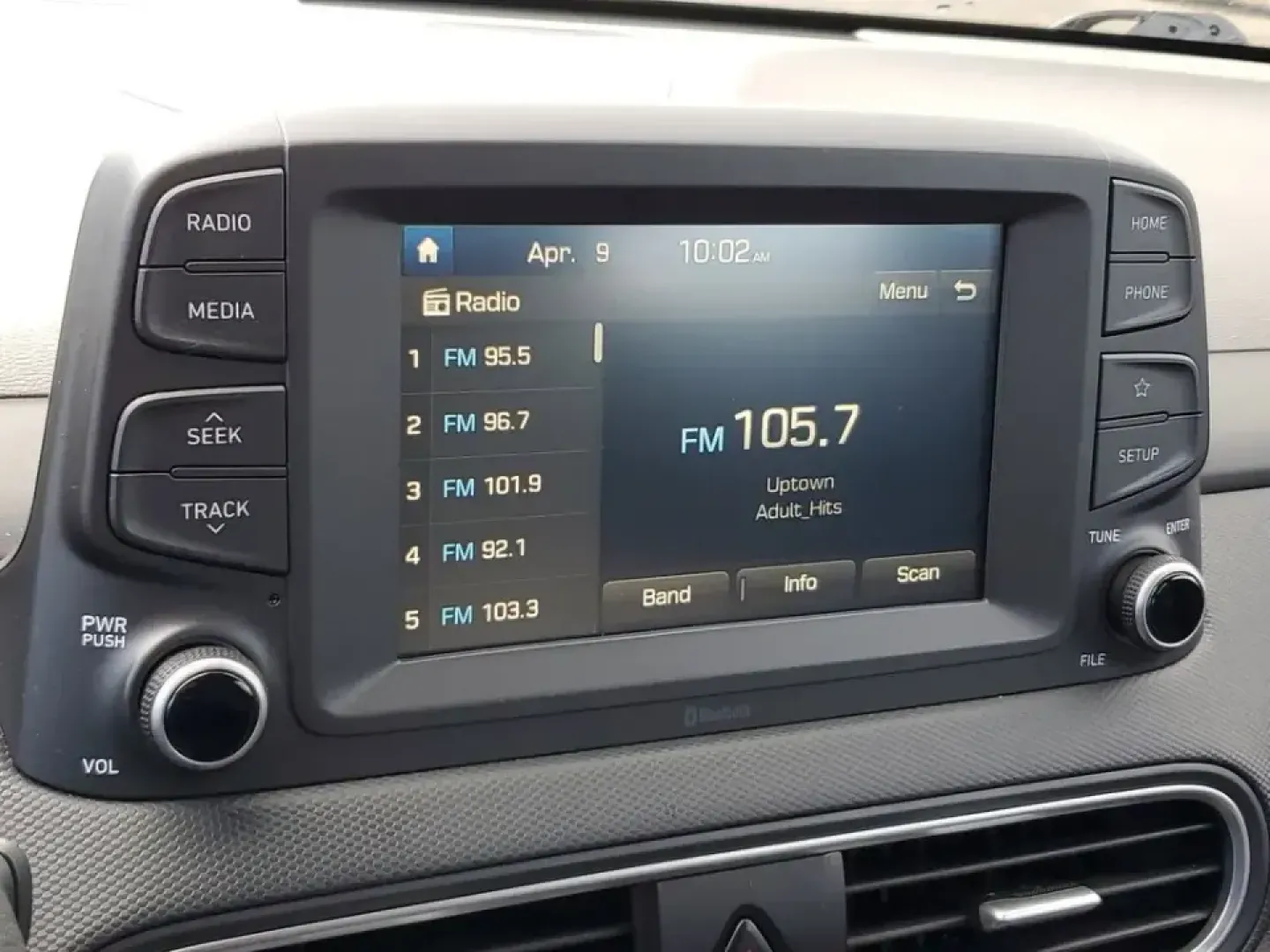 2021 Hyundai Kona SE (KM8K12AA9MU) with an 4 Cyl, 2.0L engine, Automatic transmission, located at 6064 Gull Rd, Kalamazoo, MI, 49048, (269) 222-0088, 42.328388, -85.512924 - For commuters who want easy parking downtown, weekend explorers headed to Lake Michigan, and growing families who need flexible cargo space, this 2021 Hyundai Kona SE is the kind of small SUV that fits real life in Kalamazoo. With its efficient size, confident road manners, and smart tech, it's read - Photo#18