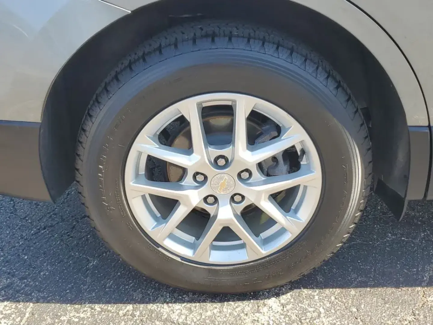2023 /Medium Ash Gray Chevrolet Equinox LT 2WD (3GNAXKEG9PS) with an 1.5L L4 DOHC 16V TURBO engine, 6A transmission, located at 6064 Gull Rd, Kalamazoo, MI, 49048, (269) 222-0088, 42.328388, -85.512924 - Pack up for a Lake Michigan weekend, glide through a daily I-94 commute, or handle school drop-offs around town with an SUV that fits real life: this **2023 Chevrolet Equinox LT** blends comfort, modern tech, and practical fuel-saving performance in a size that's easy to park downtown yet roomy enou- Photo#4