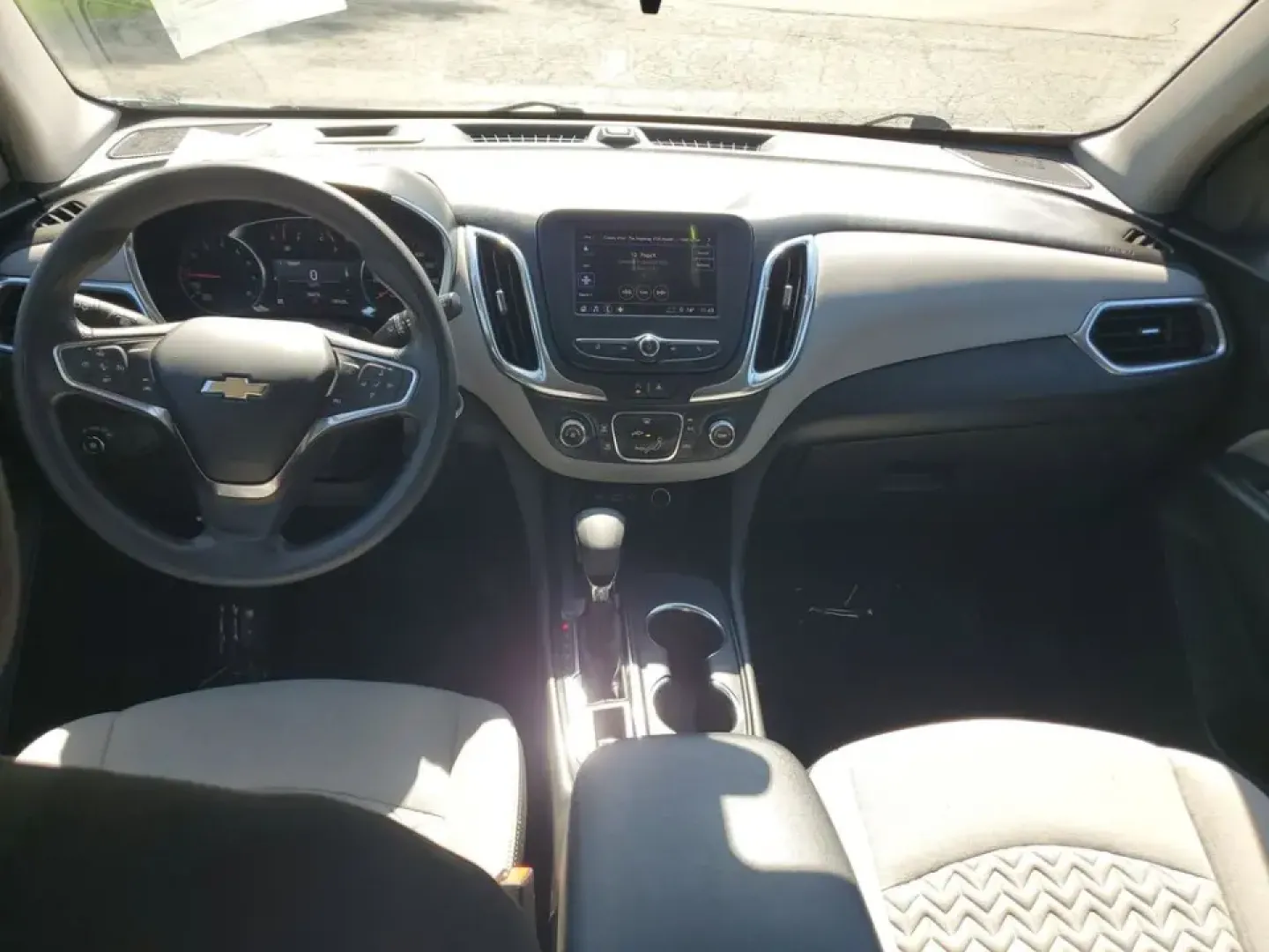 2023 /Medium Ash Gray Chevrolet Equinox LT 2WD (3GNAXKEG9PS) with an 1.5L L4 DOHC 16V TURBO engine, 6A transmission, located at 6064 Gull Rd, Kalamazoo, MI, 49048, (269) 222-0088, 42.328388, -85.512924 - Pack up for a Lake Michigan weekend, glide through a daily I-94 commute, or handle school drop-offs around town with an SUV that fits real life: this **2023 Chevrolet Equinox LT** blends comfort, modern tech, and practical fuel-saving performance in a size that's easy to park downtown yet roomy enou- Photo#8