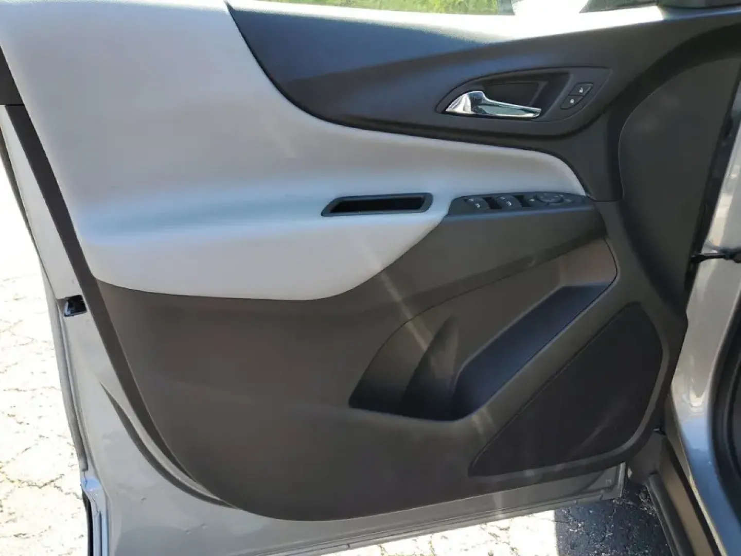 2023 /Medium Ash Gray Chevrolet Equinox LT 2WD (3GNAXKEG9PS) with an 1.5L L4 DOHC 16V TURBO engine, 6A transmission, located at 6064 Gull Rd, Kalamazoo, MI, 49048, (269) 222-0088, 42.328388, -85.512924 - Pack up for a Lake Michigan weekend, glide through a daily I-94 commute, or handle school drop-offs around town with an SUV that fits real life: this **2023 Chevrolet Equinox LT** blends comfort, modern tech, and practical fuel-saving performance in a size that's easy to park downtown yet roomy enou- Photo#10