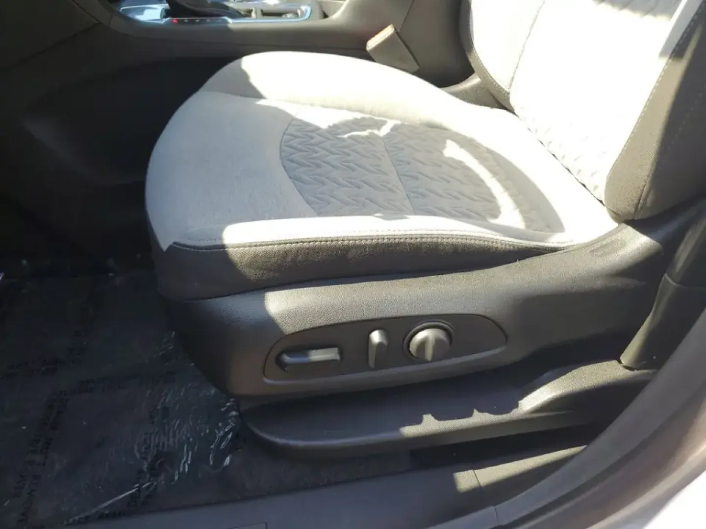 2023 /Medium Ash Gray Chevrolet Equinox LT 2WD (3GNAXKEG9PS) with an 1.5L L4 DOHC 16V TURBO engine, 6A transmission, located at 6064 Gull Rd, Kalamazoo, MI, 49048, (269) 222-0088, 42.328388, -85.512924 - Pack up for a Lake Michigan weekend, glide through a daily I-94 commute, or handle school drop-offs around town with an SUV that fits real life: this **2023 Chevrolet Equinox LT** blends comfort, modern tech, and practical fuel-saving performance in a size that's easy to park downtown yet roomy enou- Photo#12