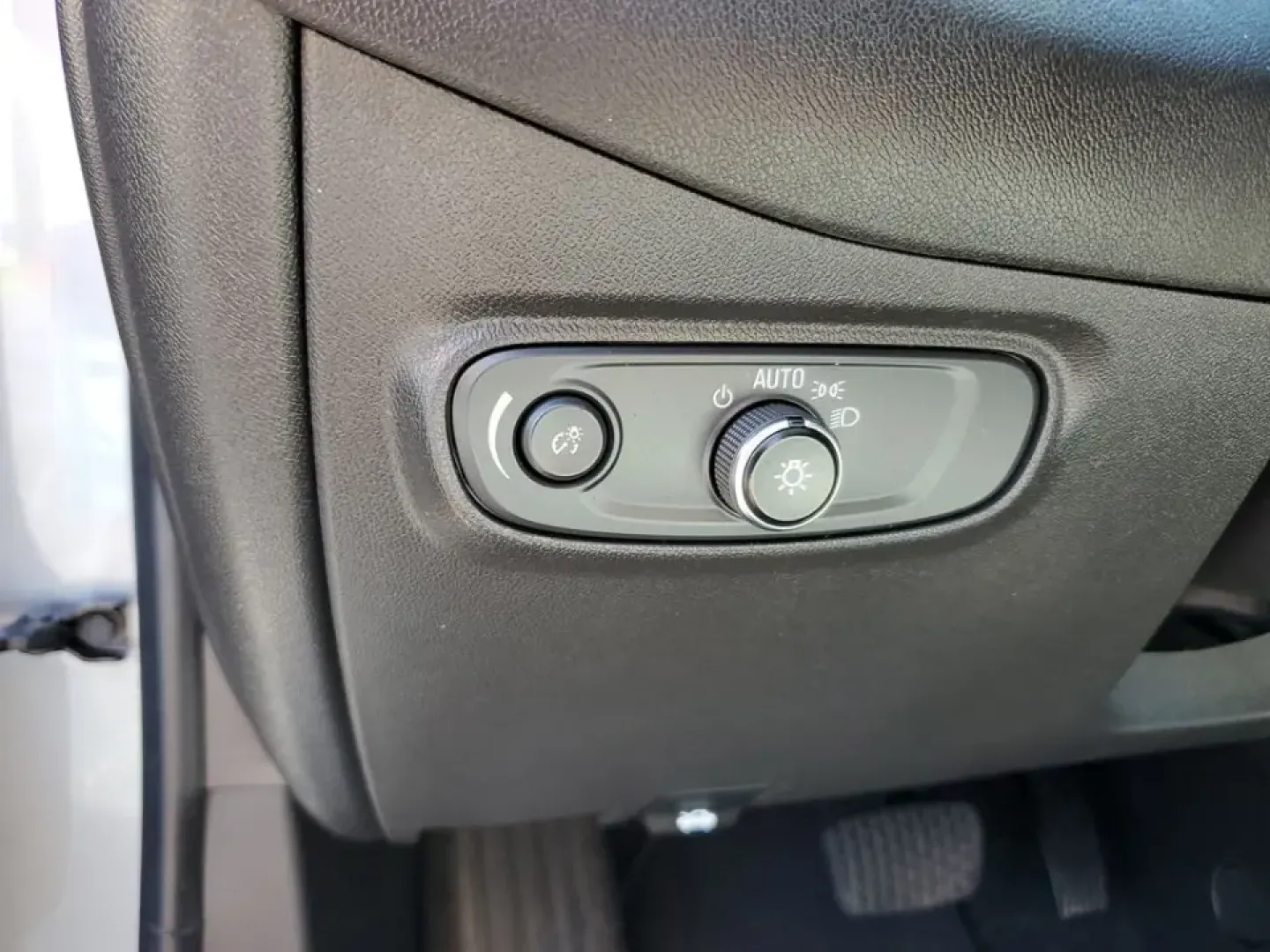 2023 /Medium Ash Gray Chevrolet Equinox LT 2WD (3GNAXKEG9PS) with an 1.5L L4 DOHC 16V TURBO engine, 6A transmission, located at 6064 Gull Rd, Kalamazoo, MI, 49048, (269) 222-0088, 42.328388, -85.512924 - Pack up for a Lake Michigan weekend, glide through a daily I-94 commute, or handle school drop-offs around town with an SUV that fits real life: this **2023 Chevrolet Equinox LT** blends comfort, modern tech, and practical fuel-saving performance in a size that's easy to park downtown yet roomy enou- Photo#15