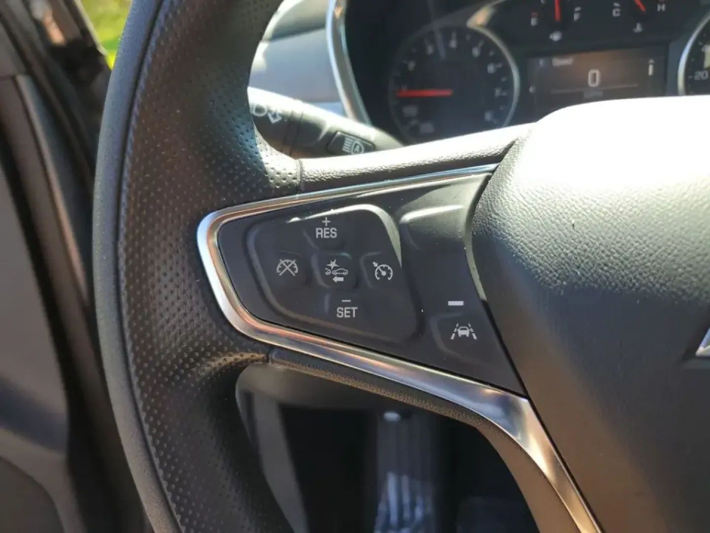 2023 /Medium Ash Gray Chevrolet Equinox LT 2WD (3GNAXKEG9PS) with an 1.5L L4 DOHC 16V TURBO engine, 6A transmission, located at 6064 Gull Rd, Kalamazoo, MI, 49048, (269) 222-0088, 42.328388, -85.512924 - Pack up for a Lake Michigan weekend, glide through a daily I-94 commute, or handle school drop-offs around town with an SUV that fits real life: this **2023 Chevrolet Equinox LT** blends comfort, modern tech, and practical fuel-saving performance in a size that's easy to park downtown yet roomy enou- Photo#17