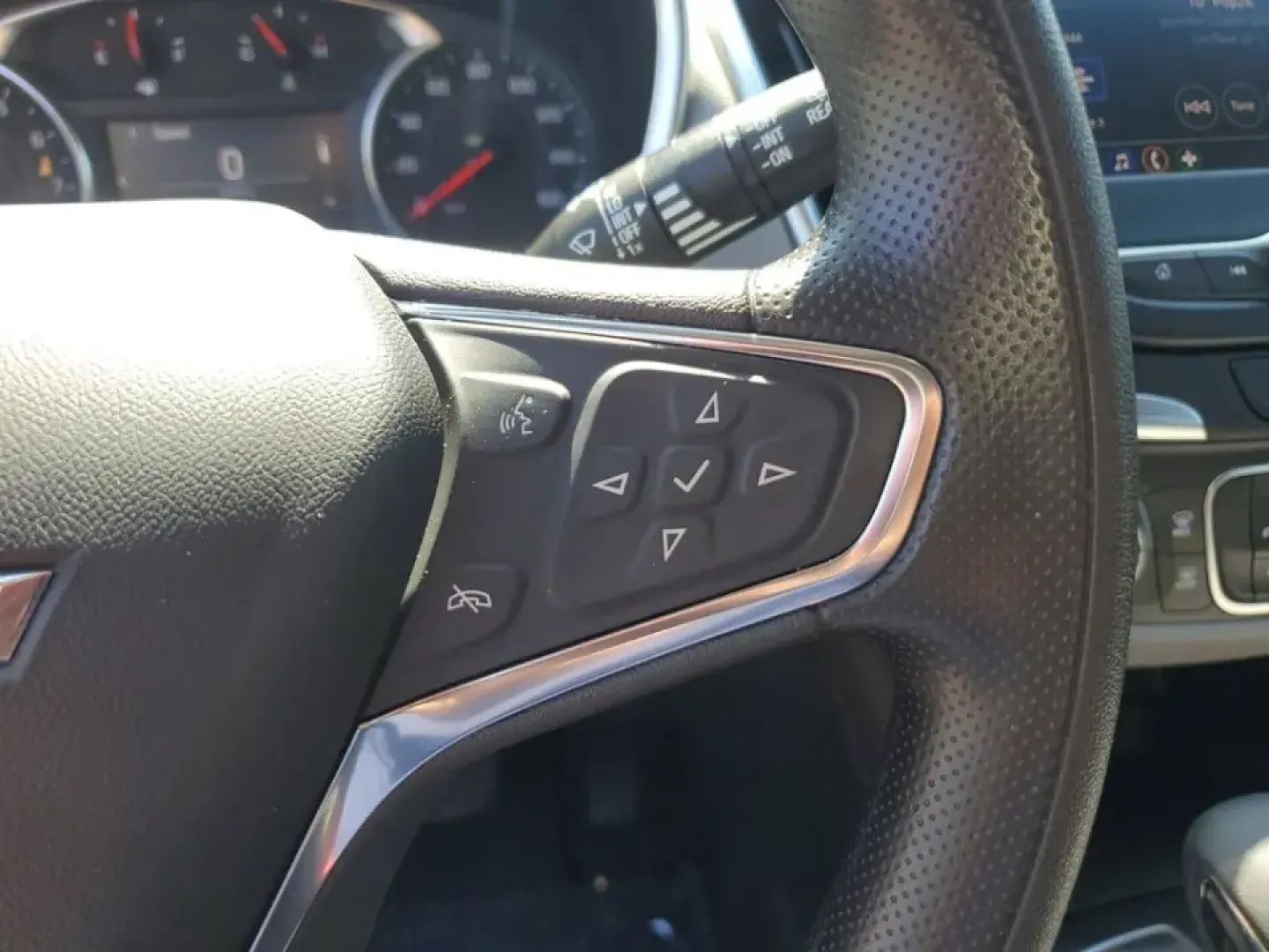 2023 /Medium Ash Gray Chevrolet Equinox LT 2WD (3GNAXKEG9PS) with an 1.5L L4 DOHC 16V TURBO engine, 6A transmission, located at 6064 Gull Rd, Kalamazoo, MI, 49048, (269) 222-0088, 42.328388, -85.512924 - Pack up for a Lake Michigan weekend, glide through a daily I-94 commute, or handle school drop-offs around town with an SUV that fits real life: this **2023 Chevrolet Equinox LT** blends comfort, modern tech, and practical fuel-saving performance in a size that's easy to park downtown yet roomy enou- Photo#18