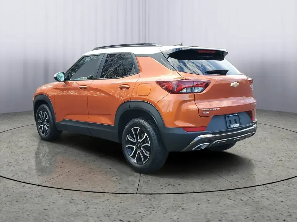 2023 /Jet Black w/Arizona Accents Chevrolet TrailBlazer ACTIV (KL79MSSL8PB) with an 3 Cyl, 1.3L engine, 9-speed automatic transmission, located at 6064 Gull Rd, Kalamazoo, MI, 49048, (269) 222-0088, 42.328388, -85.512924 - Pack up the gear, load the family, and point the nose toward a Michigan weekend-this 2023 Chevrolet TrailBlazer ACTIV AWD is the kind of small SUV that makes everyday commuting and spontaneous road trips feel effortless. With its bold Vivid Orange Metallic paint, confident stance, and adventure-read - Photo#2