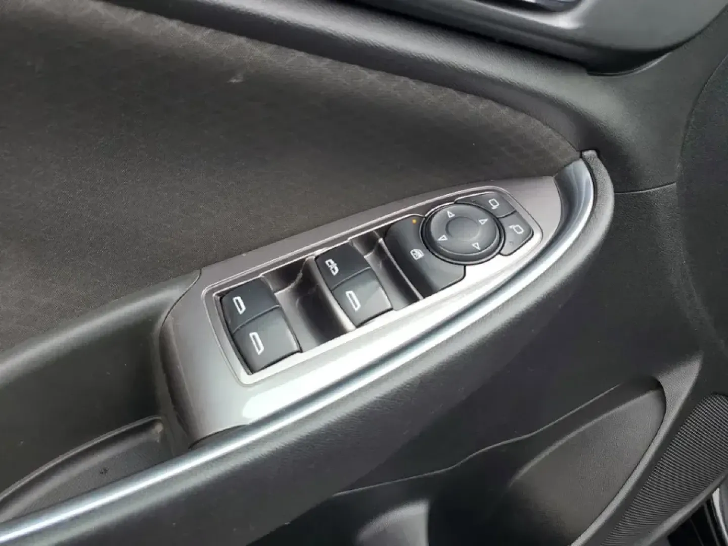 2020 /Jet Black Chevrolet Malibu LT (1G1ZD5ST3LF) with an 4 Cyl, 1.5L engine, CVT transmission, located at 6064 Gull Rd, Kalamazoo, MI, 49048, (269) 222-0088, 42.328388, -85.512924 - Need a smart, comfortable sedan that makes everyday life easier-whether you're commuting down Gull Rd to work, cruising I-94 toward Battle Creek, or planning a weekend date night downtown near Bronson Park? This 2020 Chevrolet Malibu LT is the kind of practical, stylish ride that fits real life in K - Photo#9