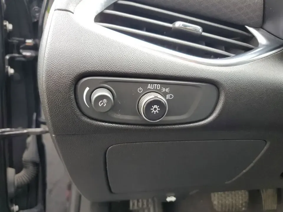 2020 /Jet Black Chevrolet Malibu LT (1G1ZD5ST3LF) with an 4 Cyl, 1.5L engine, CVT transmission, located at 6064 Gull Rd, Kalamazoo, MI, 49048, (269) 222-0088, 42.328388, -85.512924 - Need a smart, comfortable sedan that makes everyday life easier-whether you're commuting down Gull Rd to work, cruising I-94 toward Battle Creek, or planning a weekend date night downtown near Bronson Park? This 2020 Chevrolet Malibu LT is the kind of practical, stylish ride that fits real life in K - Photo#14