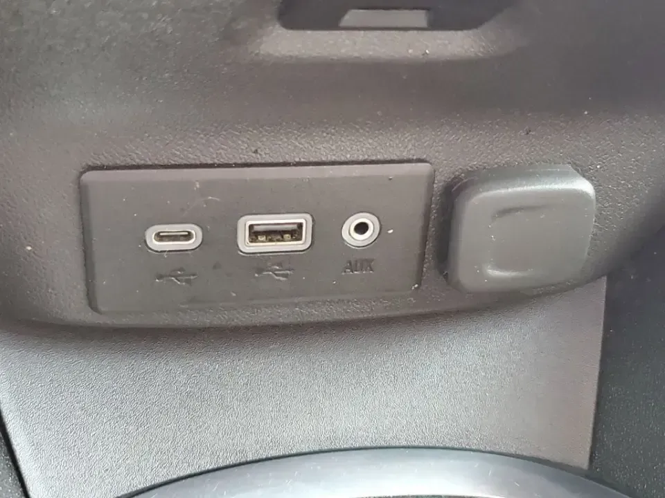 2020 /Jet Black Chevrolet Malibu LT (1G1ZD5ST3LF) with an 4 Cyl, 1.5L engine, CVT transmission, located at 6064 Gull Rd, Kalamazoo, MI, 49048, (269) 222-0088, 42.328388, -85.512924 - Need a smart, comfortable sedan that makes everyday life easier-whether you're commuting down Gull Rd to work, cruising I-94 toward Battle Creek, or planning a weekend date night downtown near Bronson Park? This 2020 Chevrolet Malibu LT is the kind of practical, stylish ride that fits real life in K - Photo#23