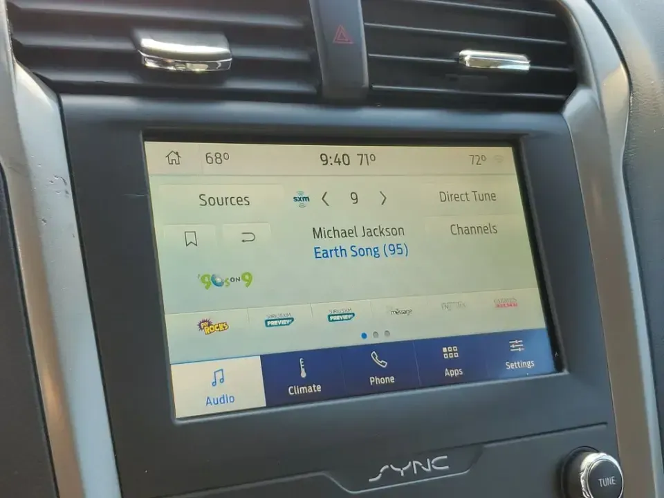 2020 /Ebony Ford Fusion SE (3FA6P0HD5LR) with an 4 Cyl, 1.5L engine, 6-speed automatic transmission, located at 6064 Gull Rd, Kalamazoo, MI, 49048, (269) 222-0088, 42.328388, -85.512924 - Need a smart, comfortable commuter that can handle the daily grind from Downtown Kalamazoo to Portage-then stretch its legs for a weekend run up Gull Road toward Gull Lake? This 2020 Ford Fusion SE is a practical, tech-forward sedan built for real life: long commutes, campus drop-offs, and road-trip - Photo#22