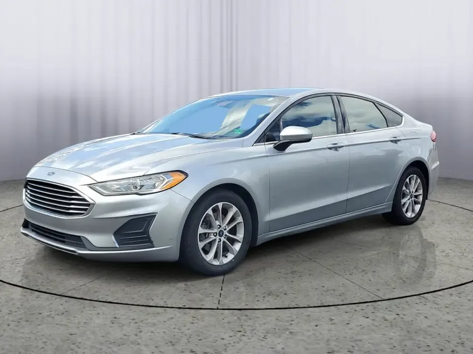 2020 Silver Metallic /Ebony Ford Fusion SE (3FA6P0HD6LR) with an 1.5L EcoBoost engine, Automatic transmission, located at 6064 Gull Rd, Kalamazoo, MI, 49048, (269) 222-0088, 42.328388, -85.512924- Photo#2