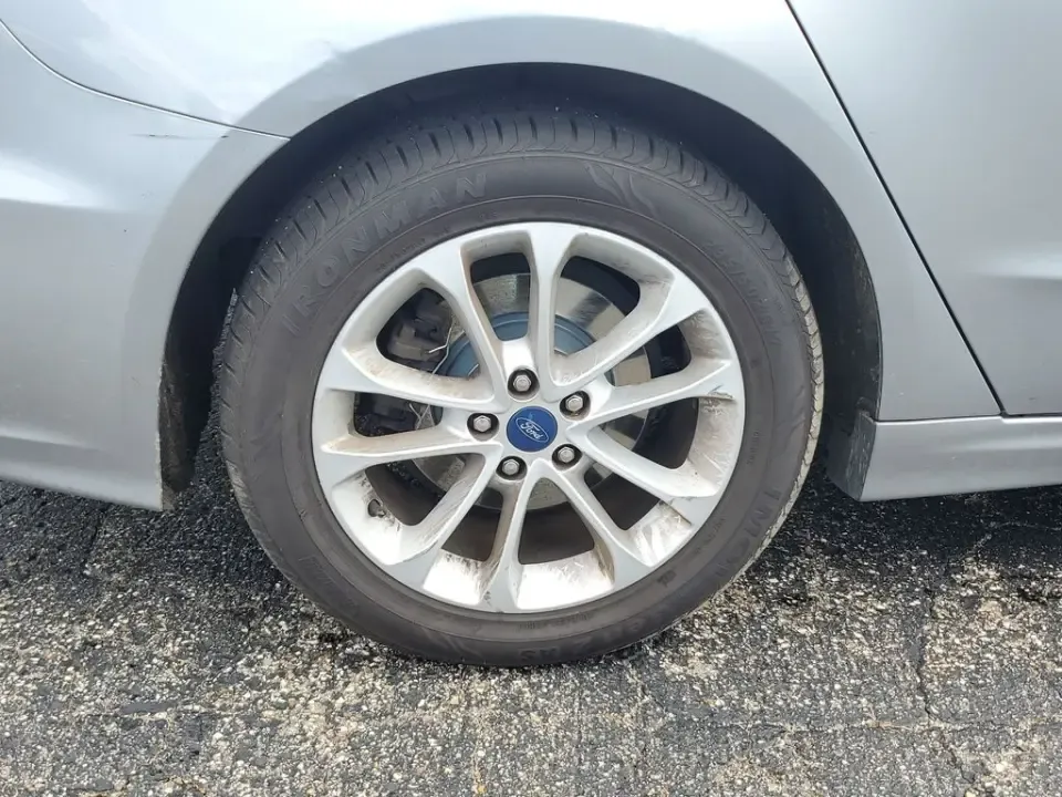 2020 Silver Metallic /Ebony Ford Fusion SE (3FA6P0HD6LR) with an 1.5L EcoBoost engine, Automatic transmission, located at 6064 Gull Rd, Kalamazoo, MI, 49048, (269) 222-0088, 42.328388, -85.512924- Photo#8