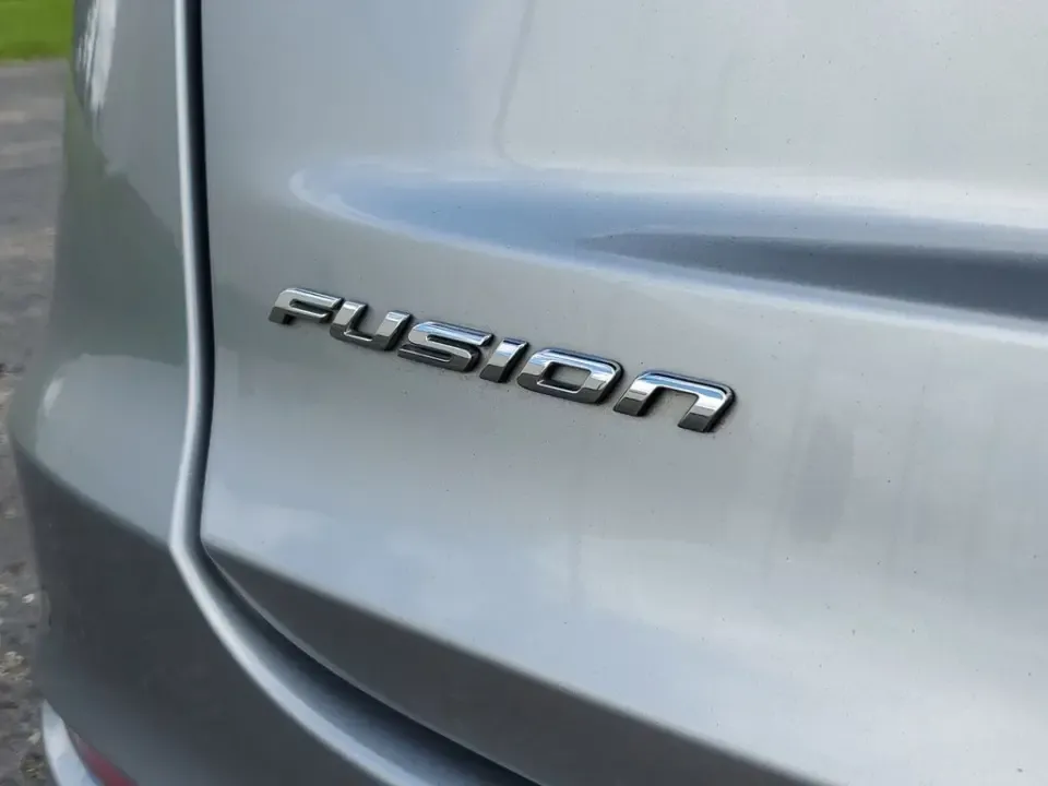 2020 Silver Metallic /Ebony Ford Fusion SE (3FA6P0HD6LR) with an 1.5L EcoBoost engine, Automatic transmission, located at 6064 Gull Rd, Kalamazoo, MI, 49048, (269) 222-0088, 42.328388, -85.512924- Photo#10
