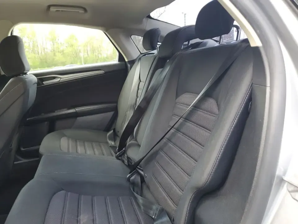 2020 Silver Metallic /Ebony Ford Fusion SE (3FA6P0HD6LR) with an 1.5L EcoBoost engine, Automatic transmission, located at 6064 Gull Rd, Kalamazoo, MI, 49048, (269) 222-0088, 42.328388, -85.512924- Photo#16