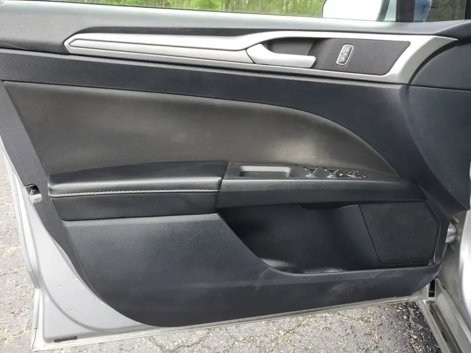 2020 Silver Metallic /Ebony Ford Fusion SE (3FA6P0HD6LR) with an 1.5L EcoBoost engine, Automatic transmission, located at 6064 Gull Rd, Kalamazoo, MI, 49048, (269) 222-0088, 42.328388, -85.512924- Photo#20