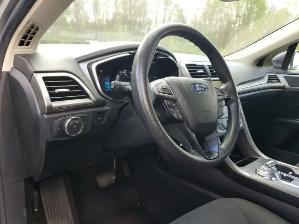 2020 Silver Metallic /Ebony Ford Fusion SE (3FA6P0HD6LR) with an 1.5L EcoBoost engine, Automatic transmission, located at 6064 Gull Rd, Kalamazoo, MI, 49048, (269) 222-0088, 42.328388, -85.512924- Photo#26